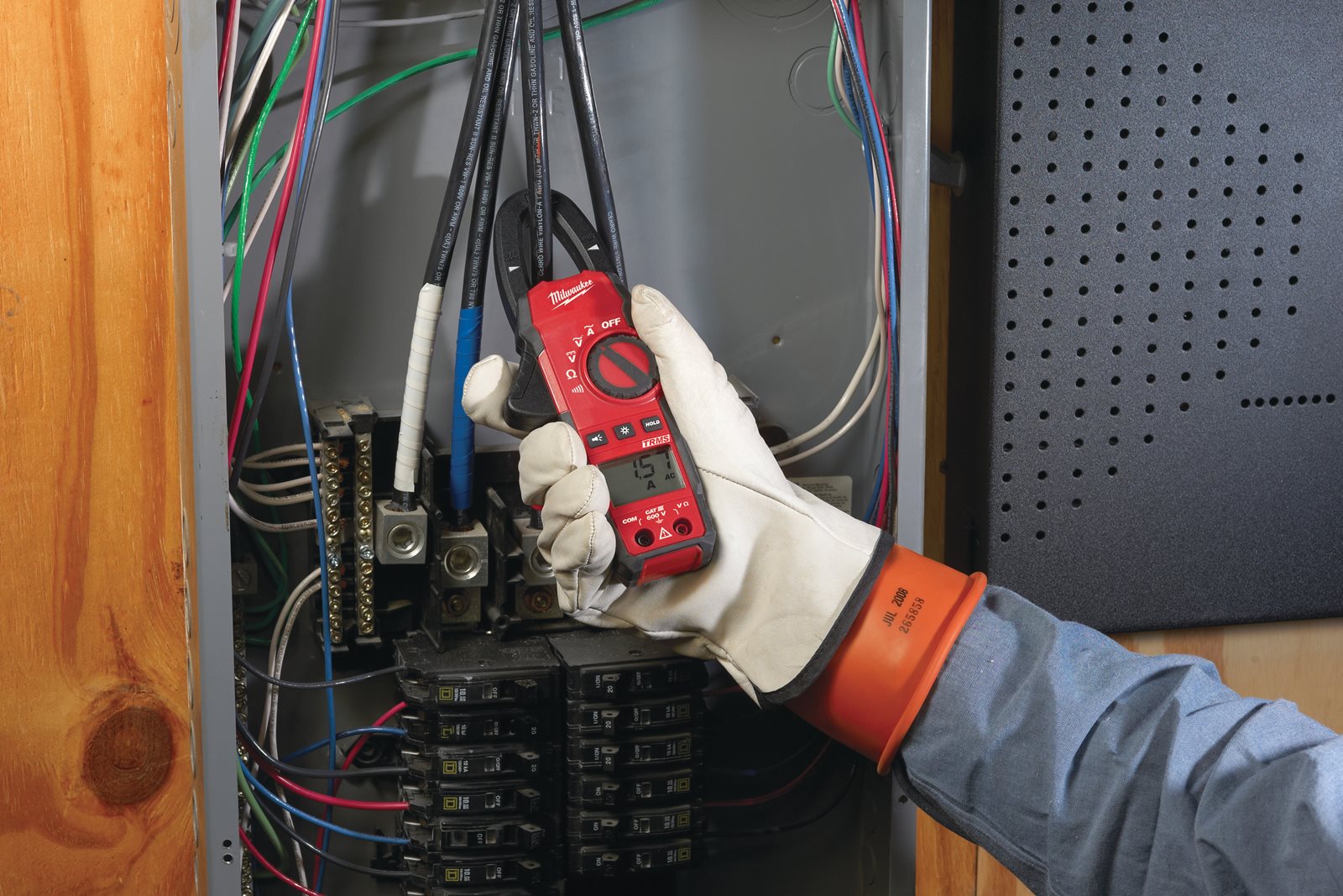 Clește ampermetru Milwaukee 2235-40 - in utilizare 2
