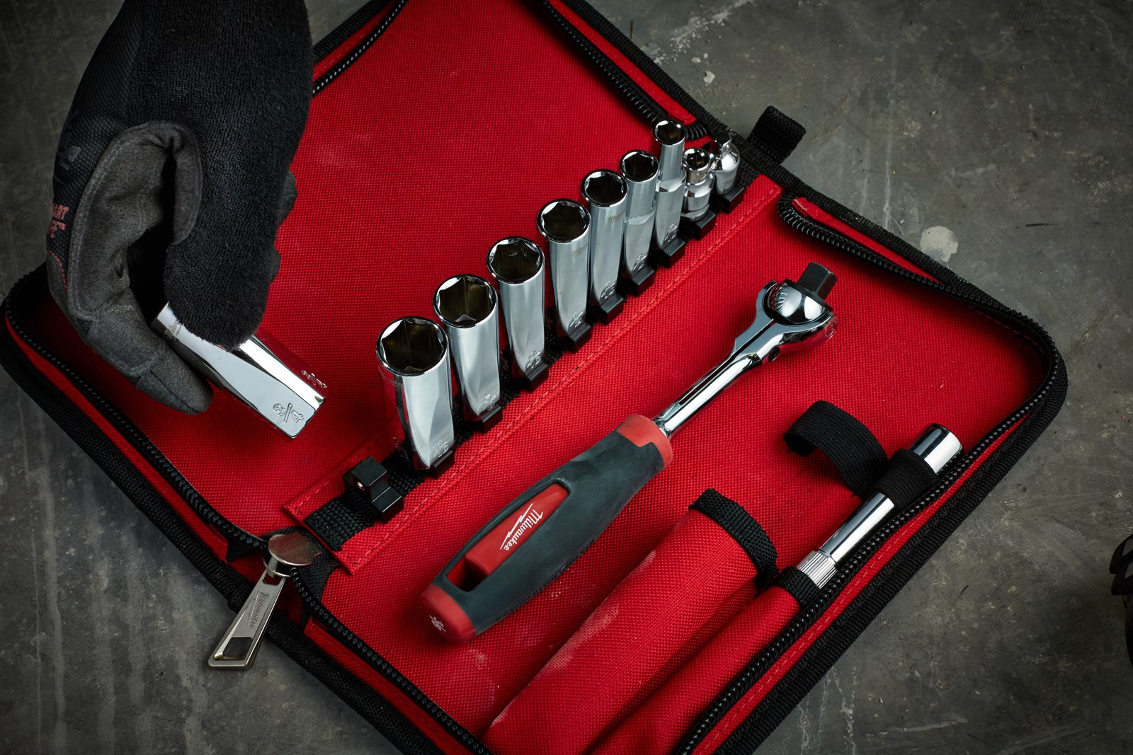 Set chei tubulare Tradesman 3/8" 12 buc Milwaukee - in utilizare 1