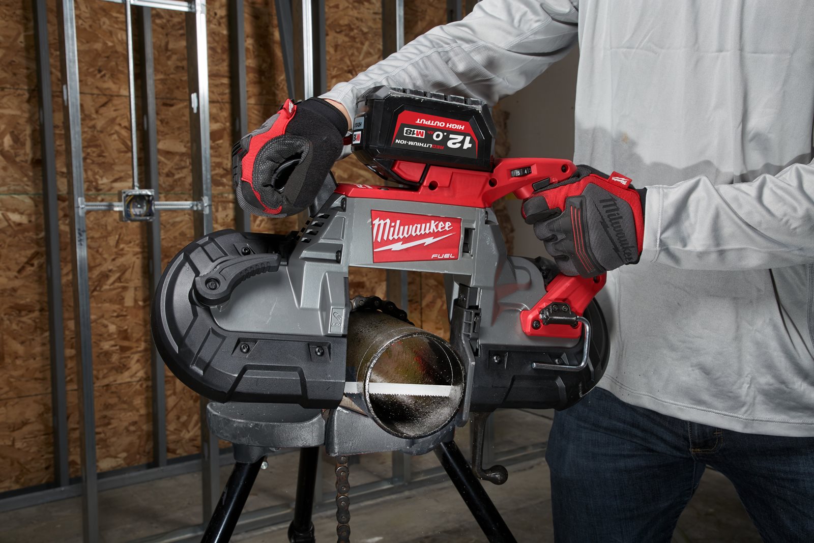 Pânză premium pentru fierăstrău cu bandă 1139.83 x 12.7 x 0.51 mm (cu cablu și M18 debitare adâncă) 1139.83 mm 3 buc Milwaukee 48390601 - in utilizare 1