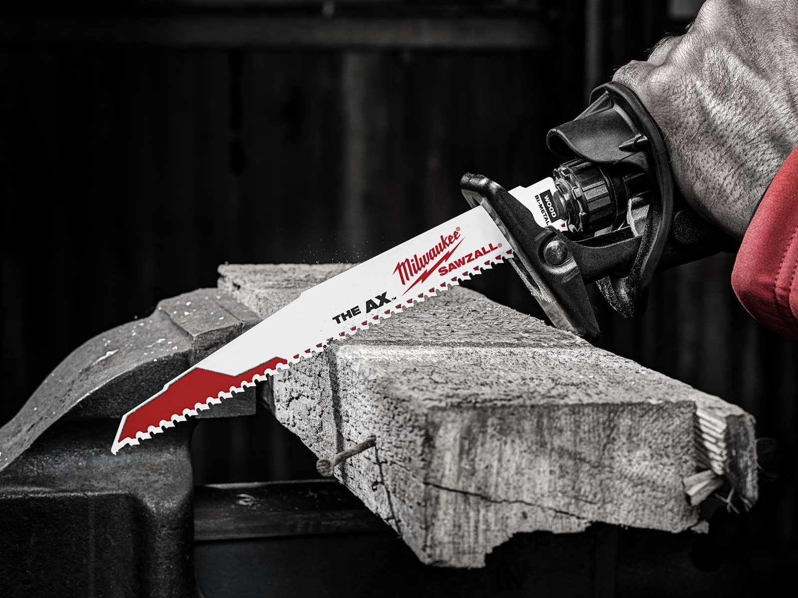 Lemn cu cuie: Pânze Heavy Duty AX pentru lucrări de demolare 25 buc Milwaukee 48008021 - in utilizare 10