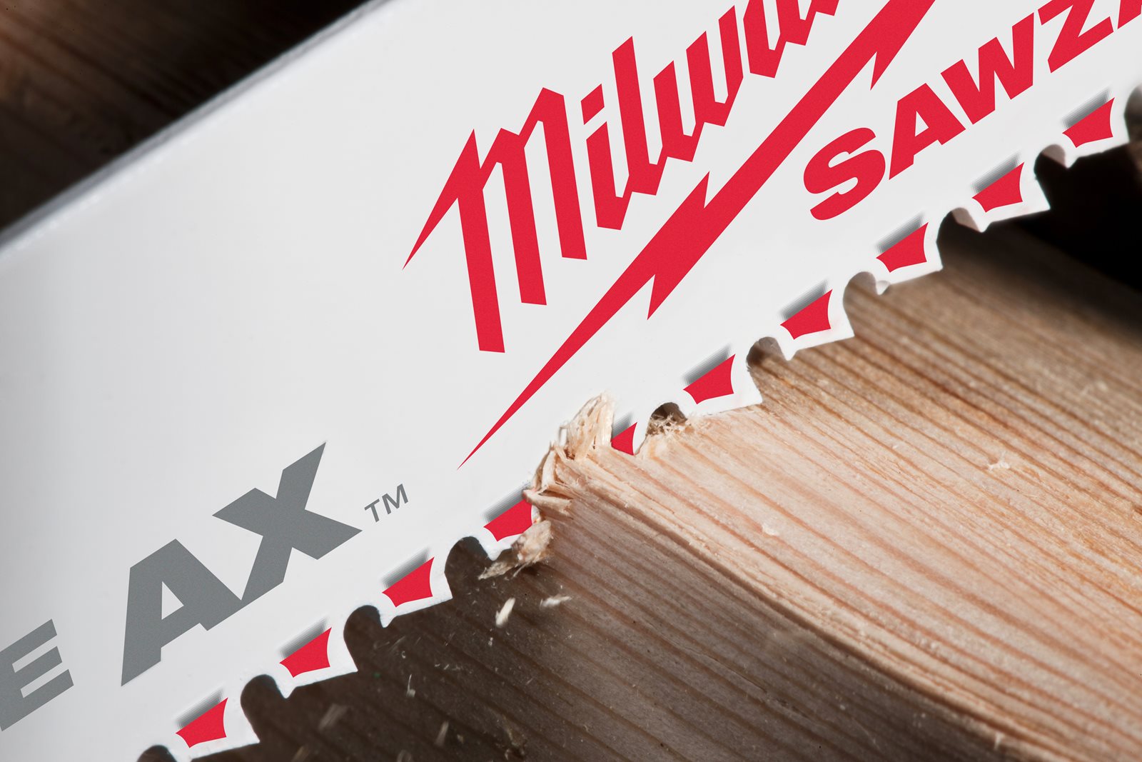 Lemn cu cuie: Pânze Heavy Duty AX pentru lucrări de demolare 25 buc Milwaukee 48008021 - in utilizare 2