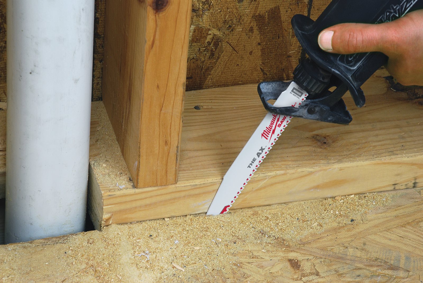 Lemn cu cuie: Pânze Heavy Duty AX pentru lucrări de demolare 25 buc Milwaukee 48008021 - in utilizare 5