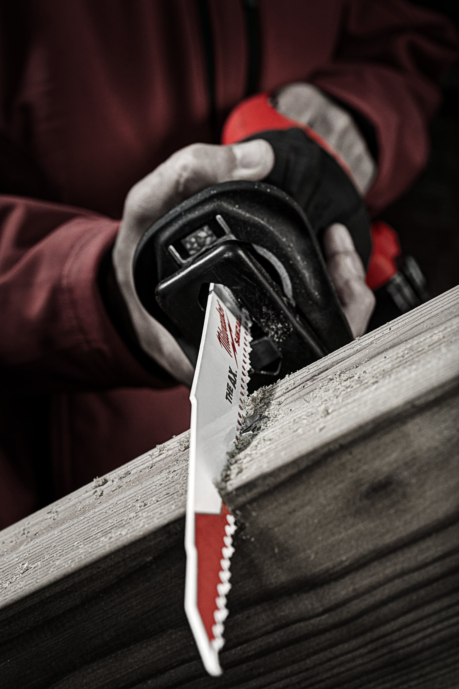 Lemn cu cuie: Pânze Heavy Duty AX pentru lucrări de demolare 25 buc Milwaukee 48008021 - in utilizare 7