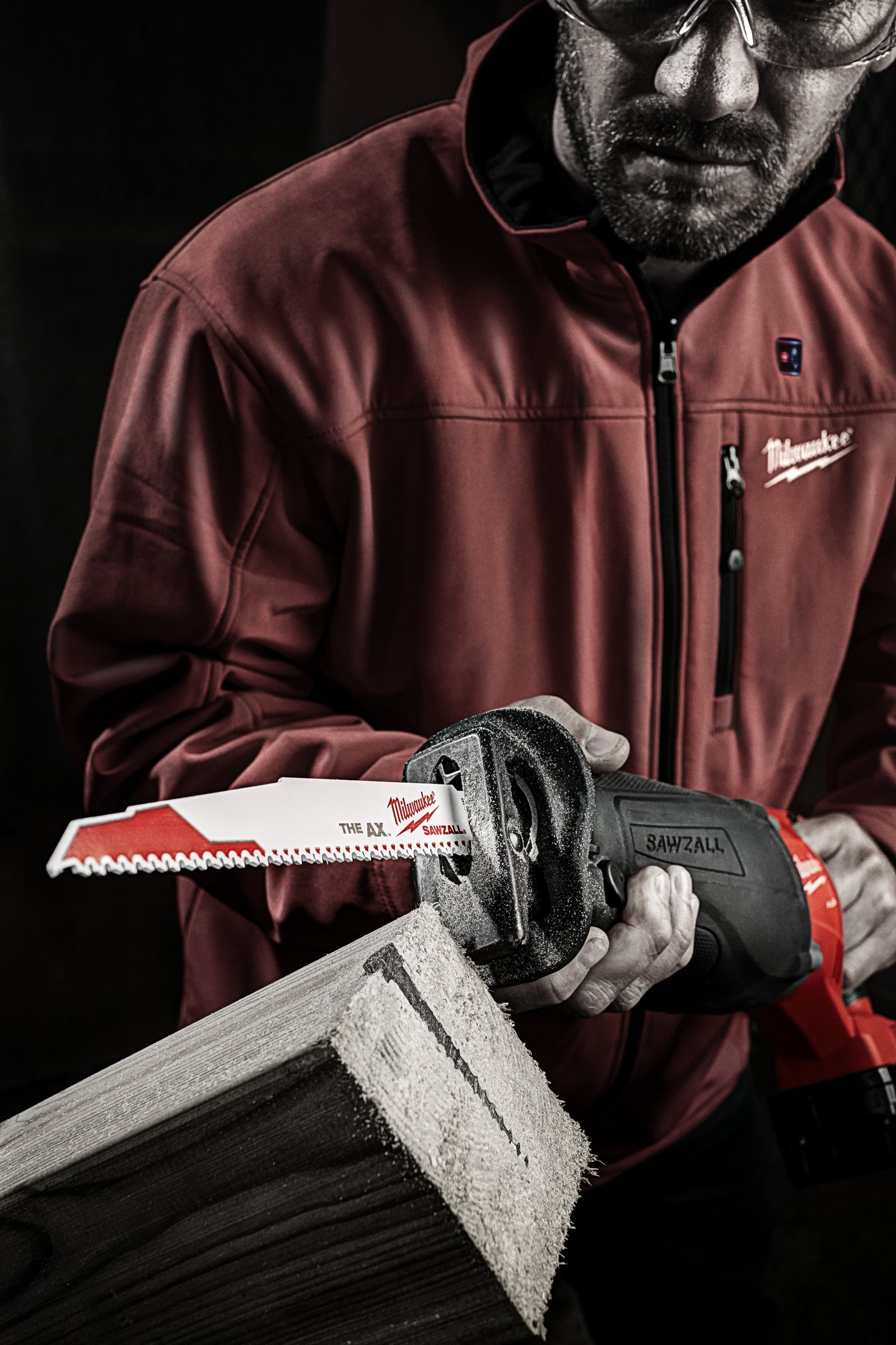 Lemn cu cuie: Pânze Heavy Duty AX pentru lucrări de demolare 25 buc Milwaukee 48008021 - in utilizare 8