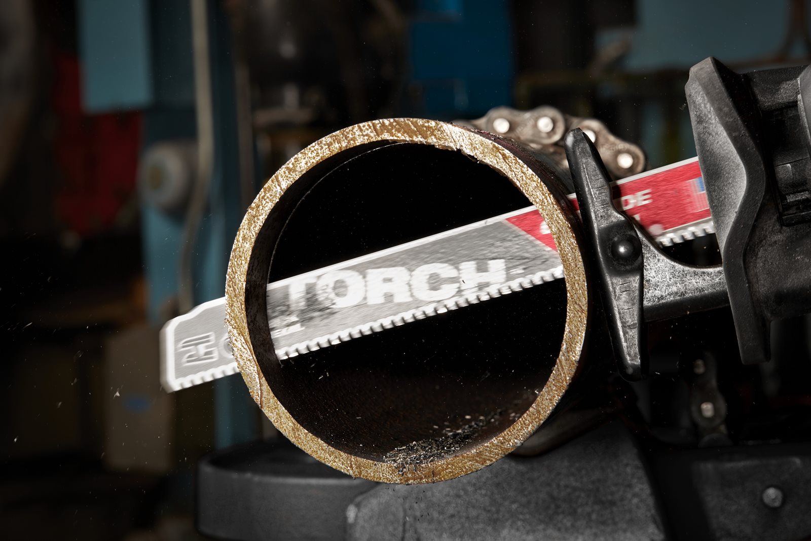 Metal: Pânze Heavy Duty TORCH cu dinți din carbură pentru lucrări de demolare 150mm Milwaukee 48475201 - in utilizare 1