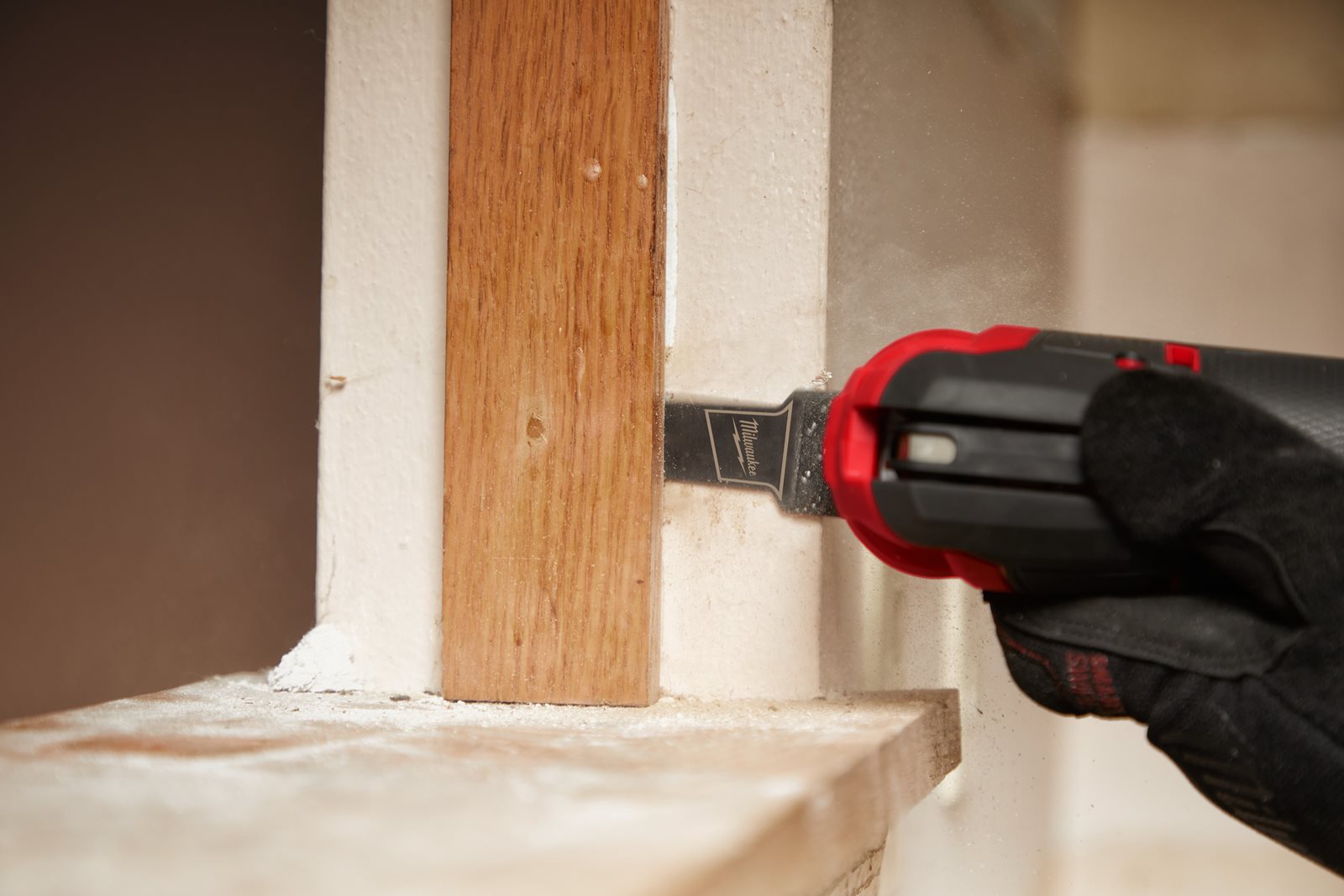Accesorii pentru unelte multi-funcționale - pânze metal OPEN-LOK 28 mm Milwaukee - in utilizare 1