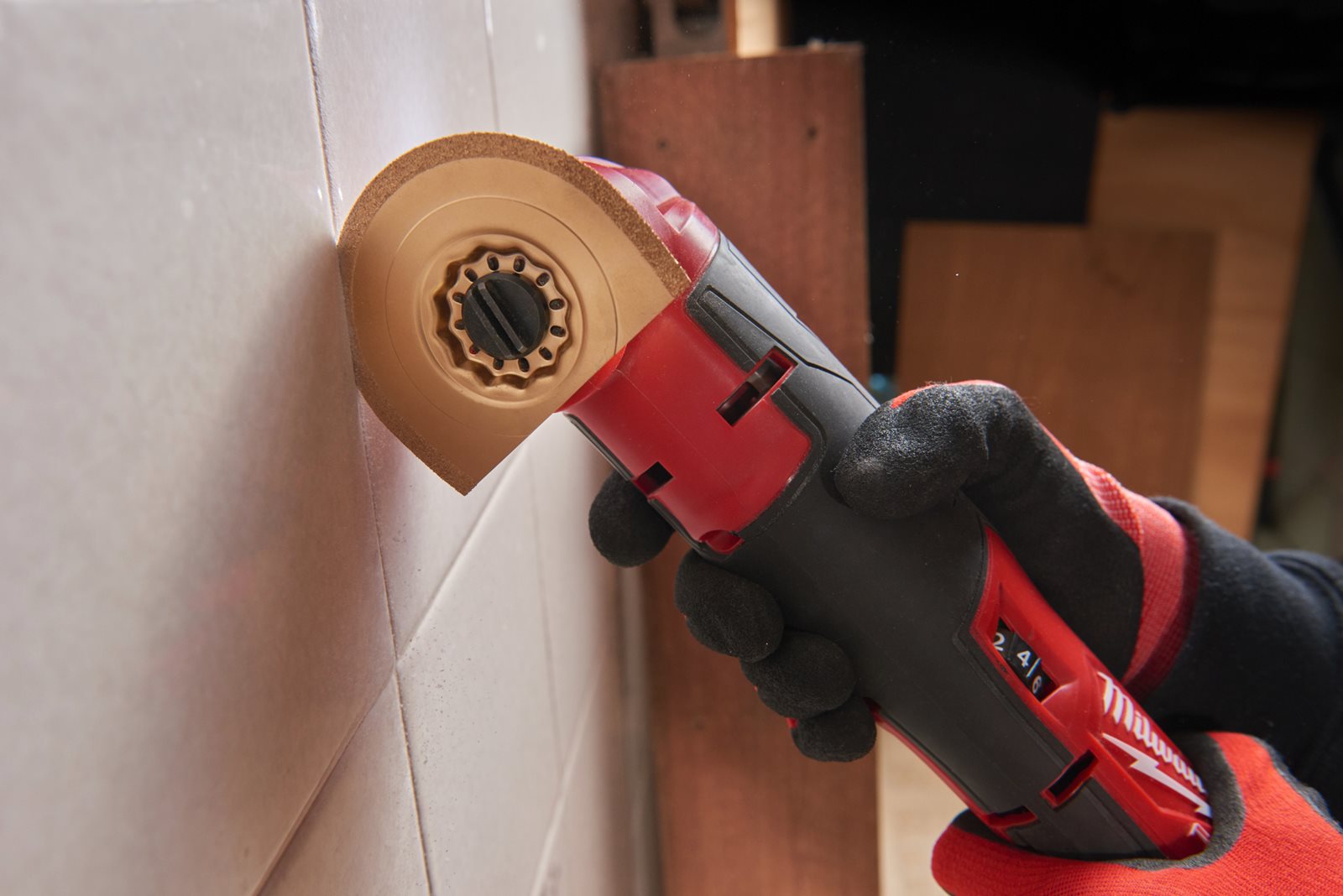 Pânze pentru îndepărtarea materialului 1,2mm 1pc Milwaukee 48906050 - in utilizare 1