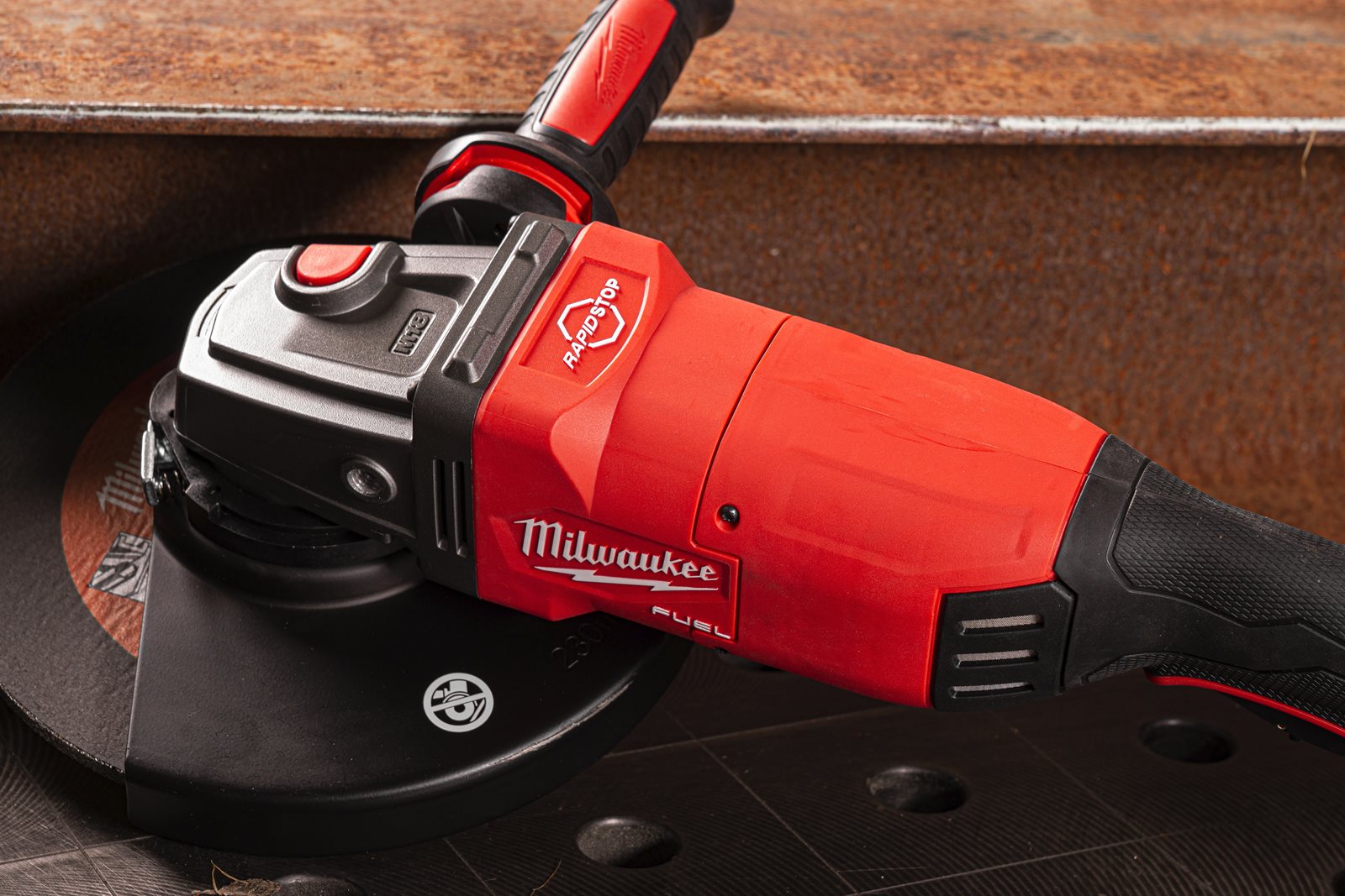 Discuri PRO+ pentru debitare metal 3mm 1pc Milwaukee 4932451499 - in utilizare 2