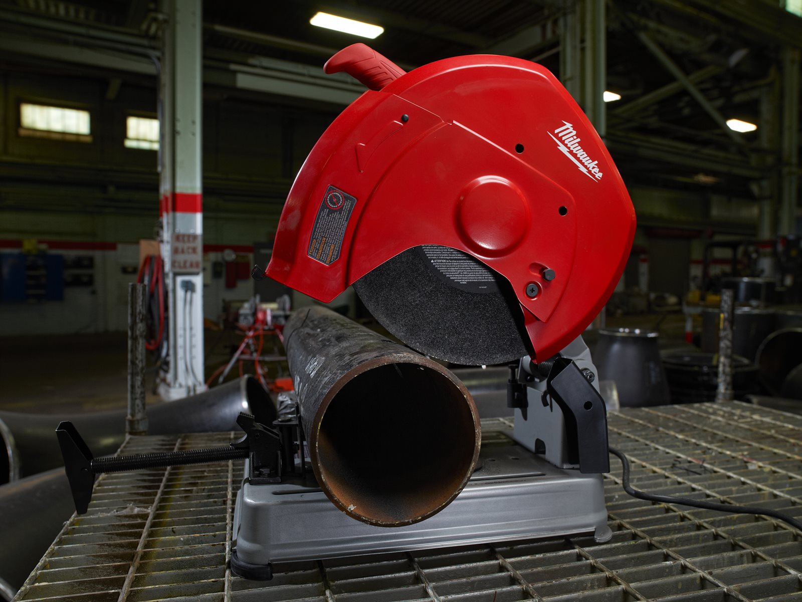 Discuri pentru debitare metal pentru fierăstraie PRO+ 25 mm Milwaukee - in utilizare 3