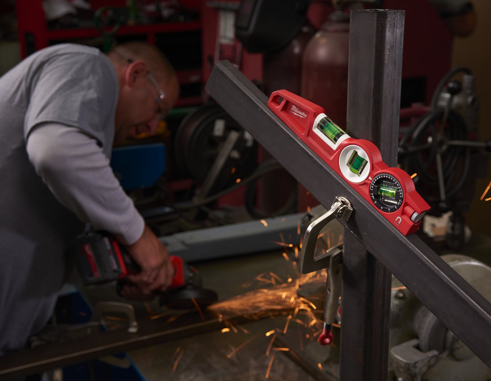 Nivelă Torpedo cu bulă reglabilă 25 cm Milwaukee - in utilizare 4