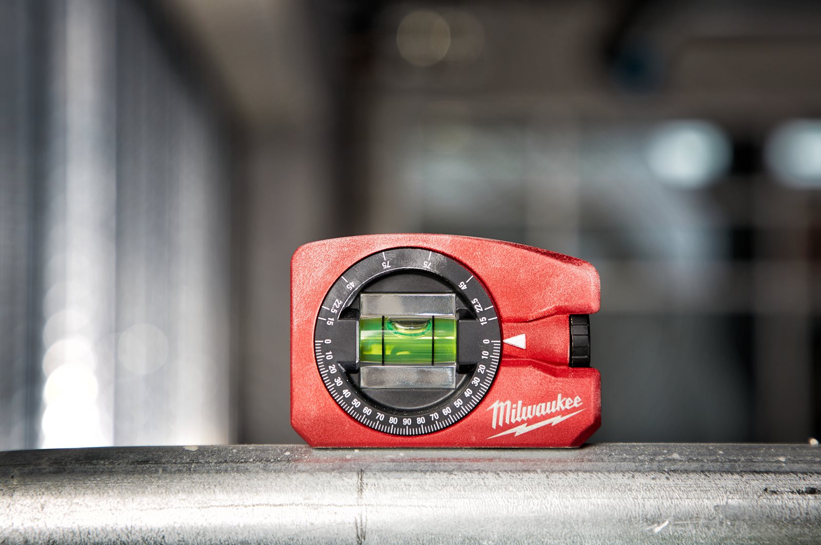 Nivelă de buzunar 7.8 cm Milwaukee - in utilizare 1
