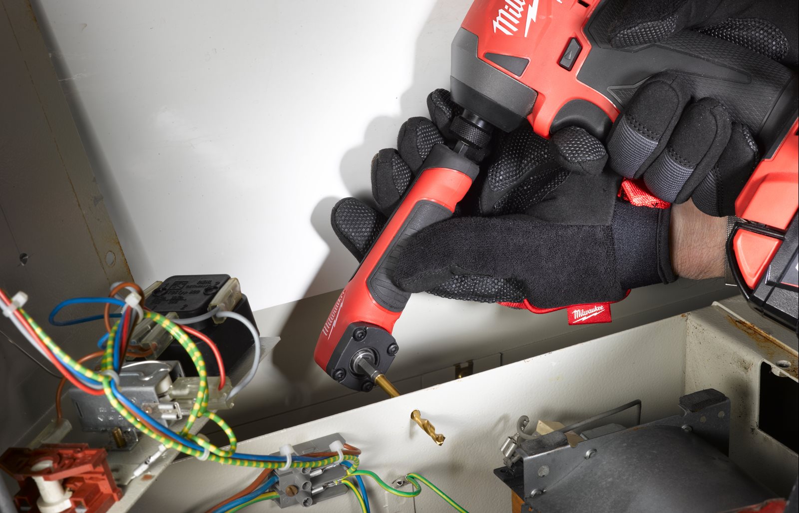 Dispozitiv atașabil la unghi drept SHOCKWAVE 11pc Milwaukee - in utilizare 3