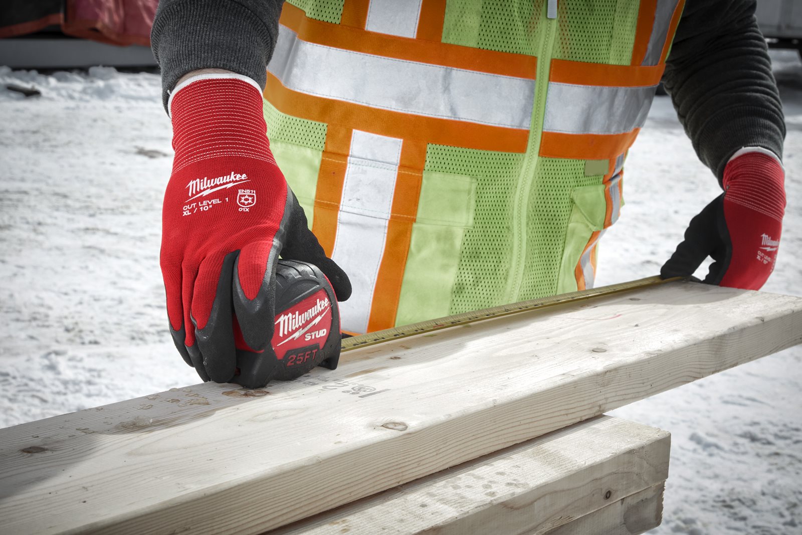 Mănuși iarnă - nivel de tăiere A 1pc Milwaukee 4932471343 - in utilizare 1