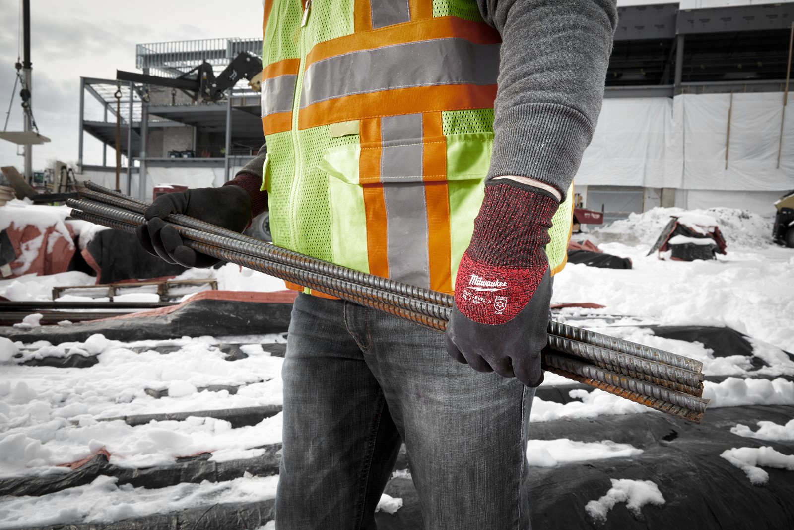 Mănuși iarnă - nivel de tăiere A 1pc Milwaukee 4932471343 - in utilizare 2
