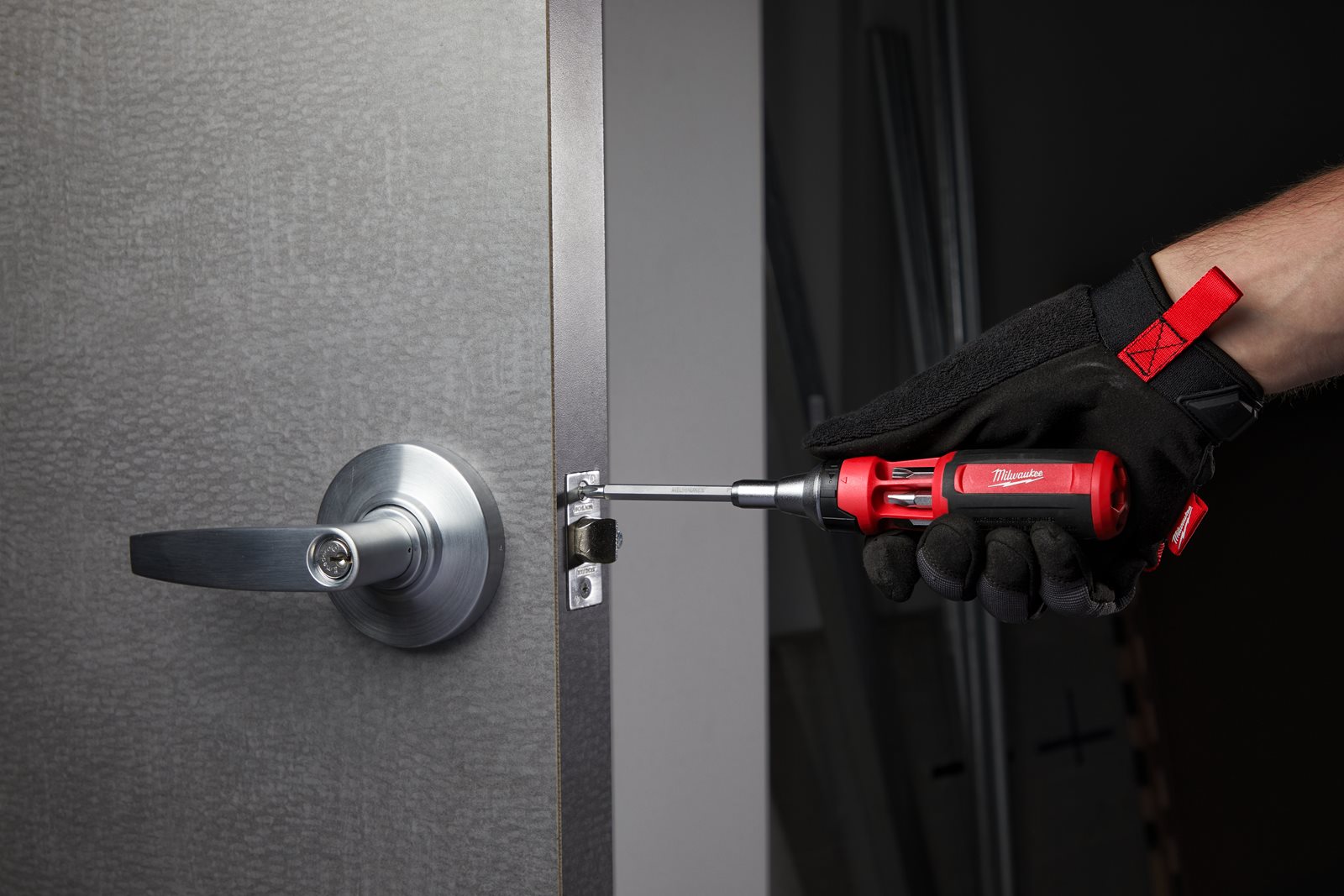 Șurubelniță cu clichet 9 în 1 1PC Milwaukee - in utilizare 1