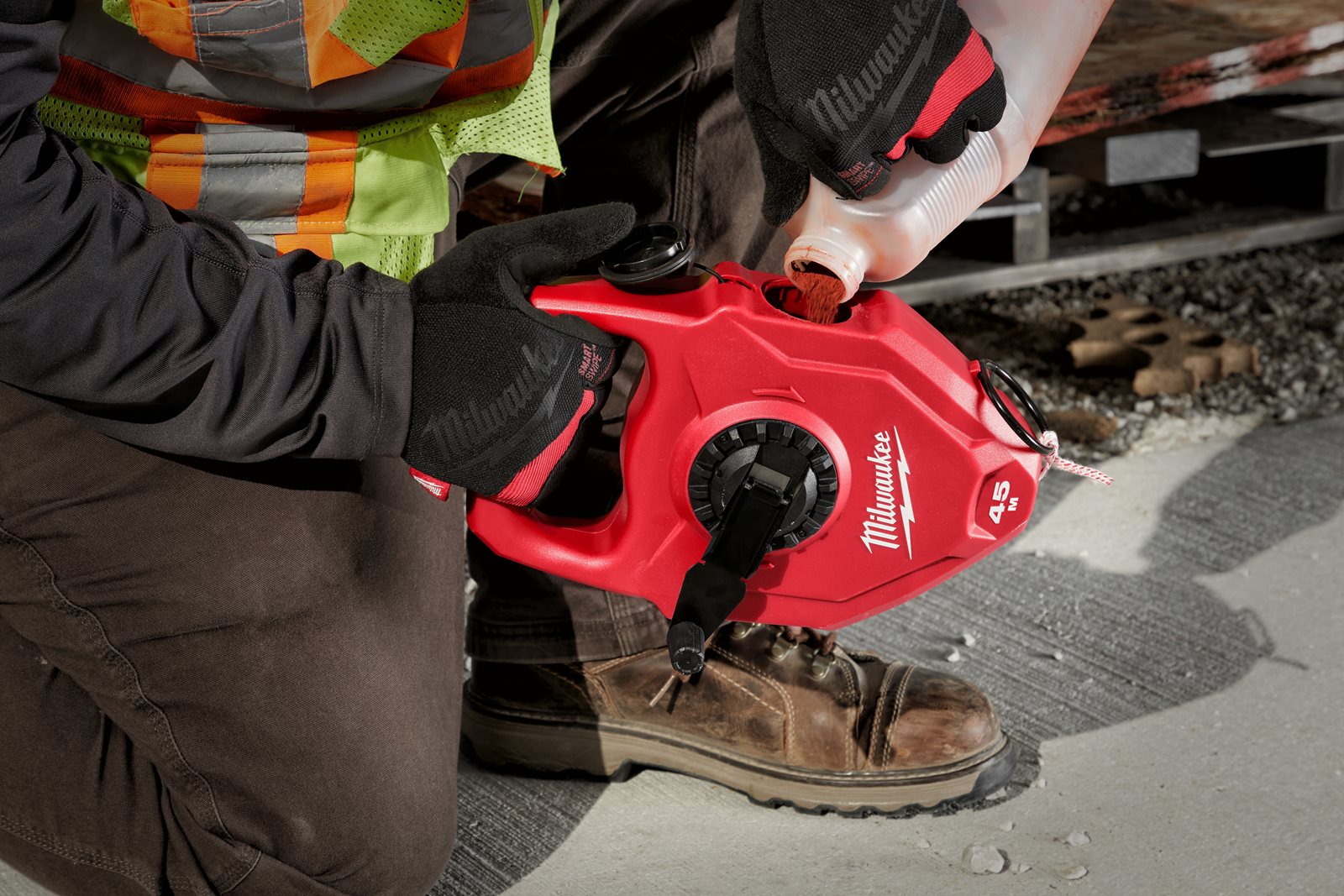 Trasor cu sfoară Milwaukee 4932471634 - in utilizare 2