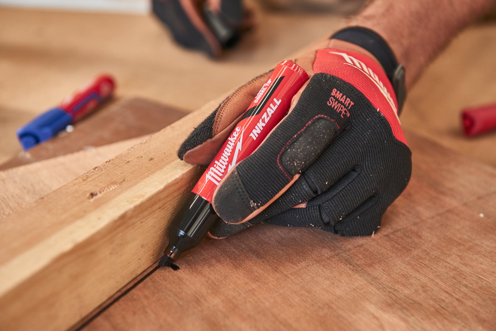 Mănuși de protecție hibrid din piele 1pc Milwaukee 4932471912 - in utilizare 2