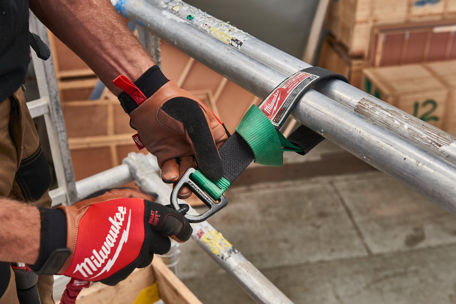 Accesorii pentru corzile de siguranță 1 Milwaukee 48228860 - in utilizare 2