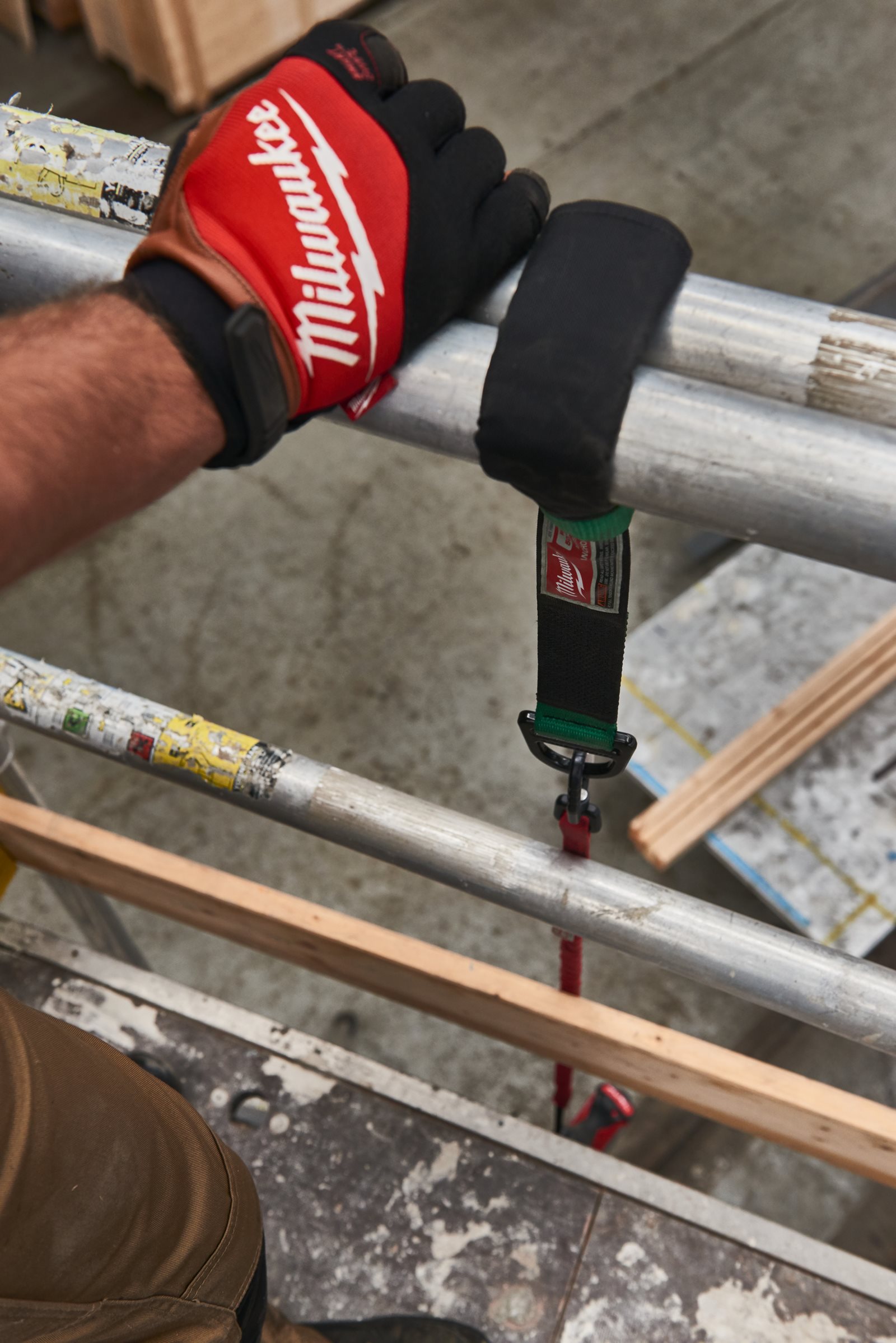 Accesorii pentru corzile de siguranță 1 Milwaukee 48228860 - in utilizare 3