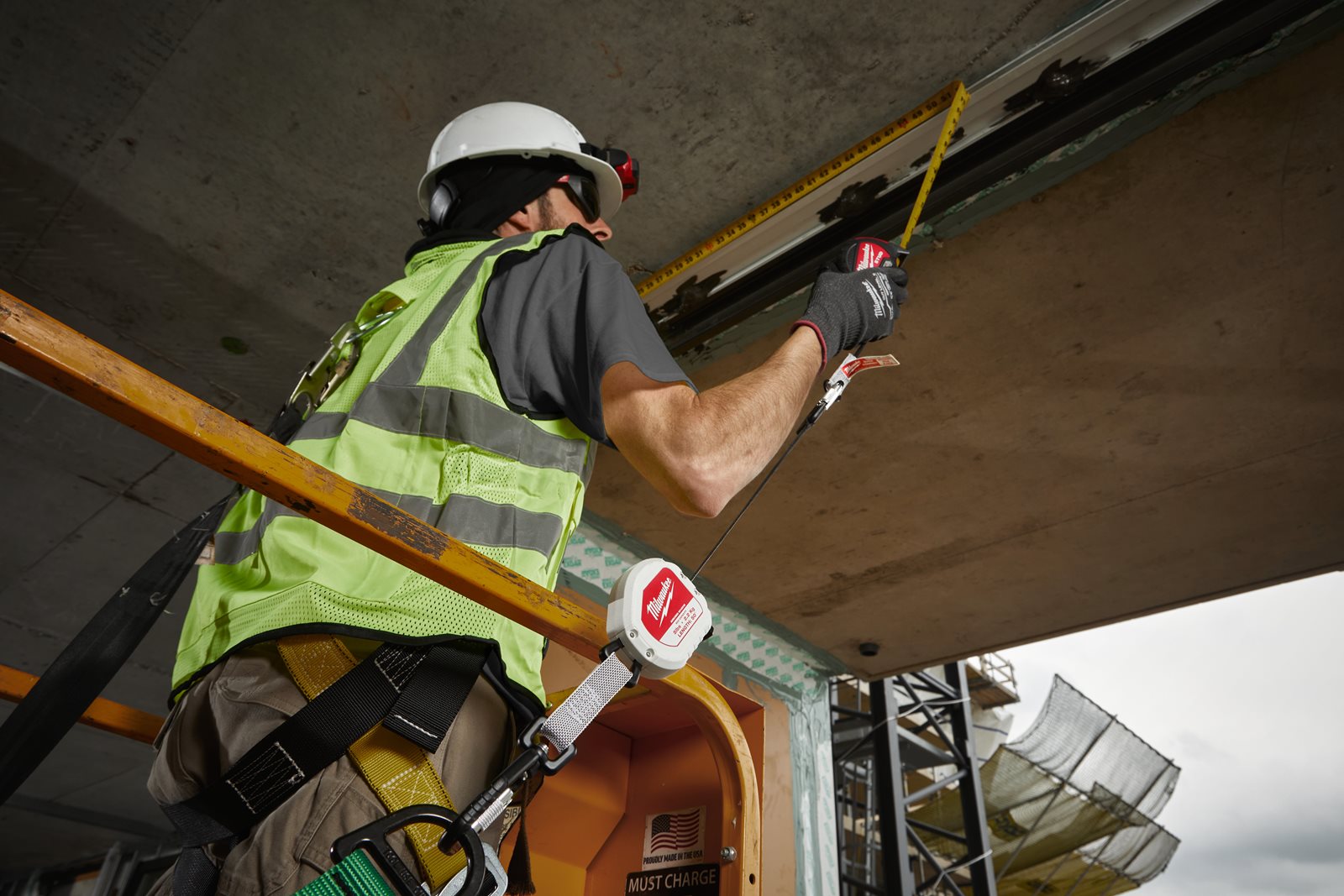 Coardă retractabilă 2.2 kg 1pc Milwaukee - in utilizare 4