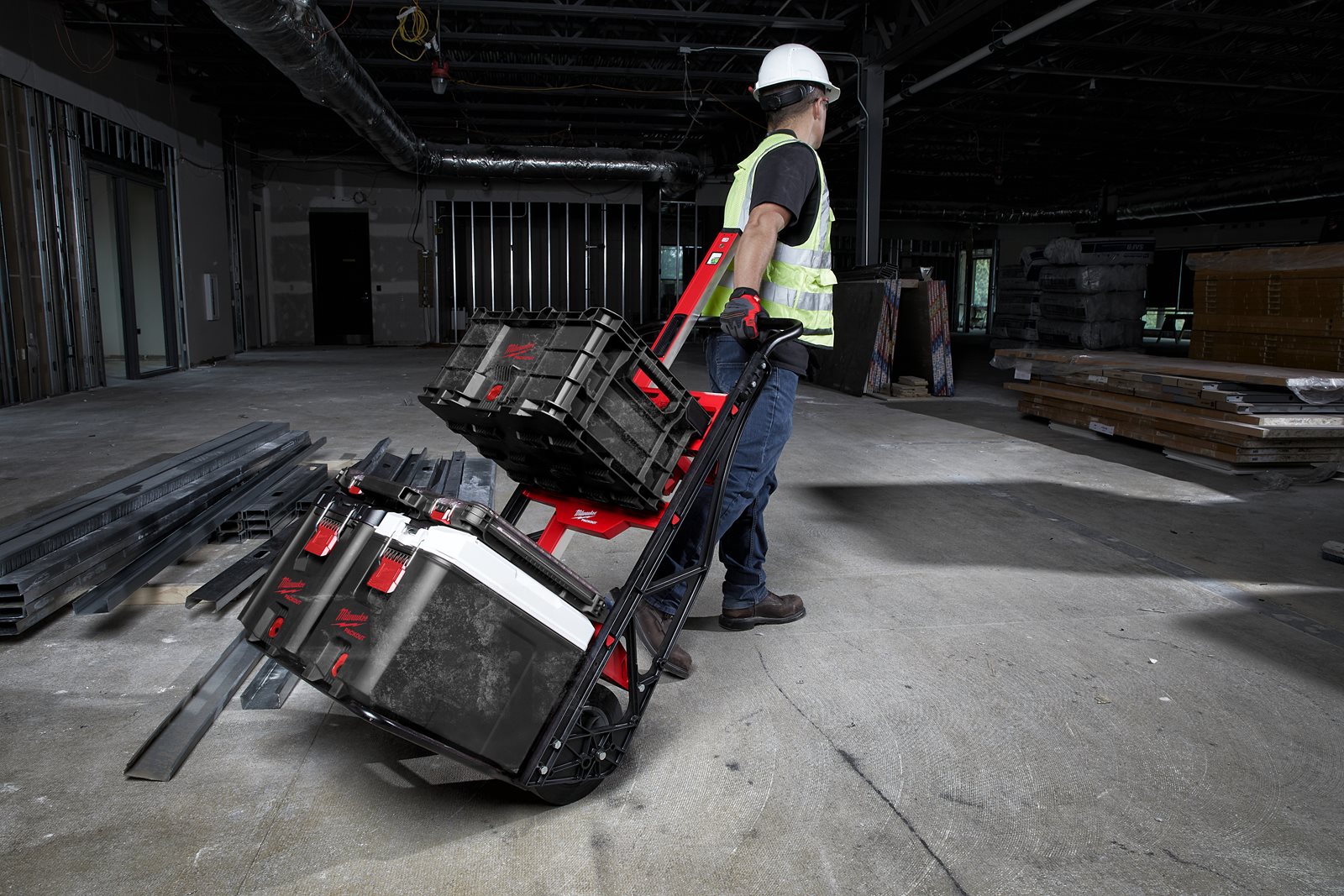 Cărucior cu 2 roți PACKOUT Milwaukee - in utilizare 2