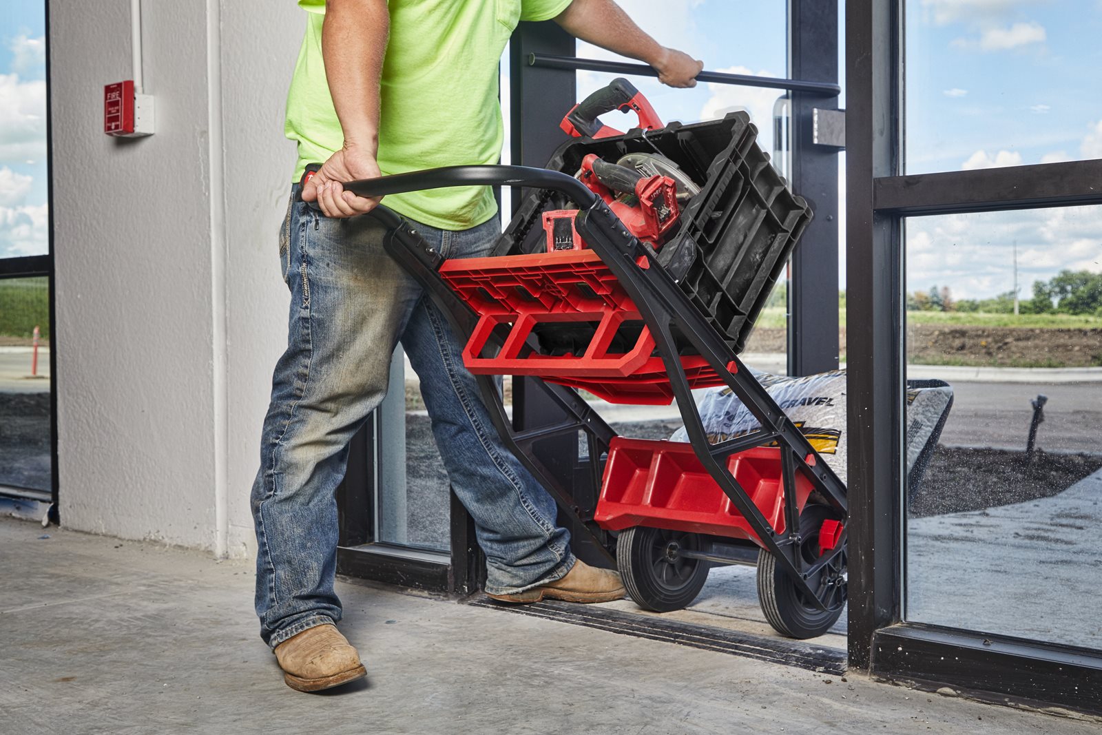 Cărucior cu 2 roți PACKOUT Milwaukee - in utilizare 7