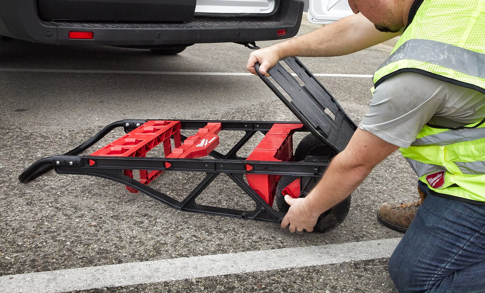 Cărucior cu 2 roți PACKOUT Milwaukee - in utilizare 8