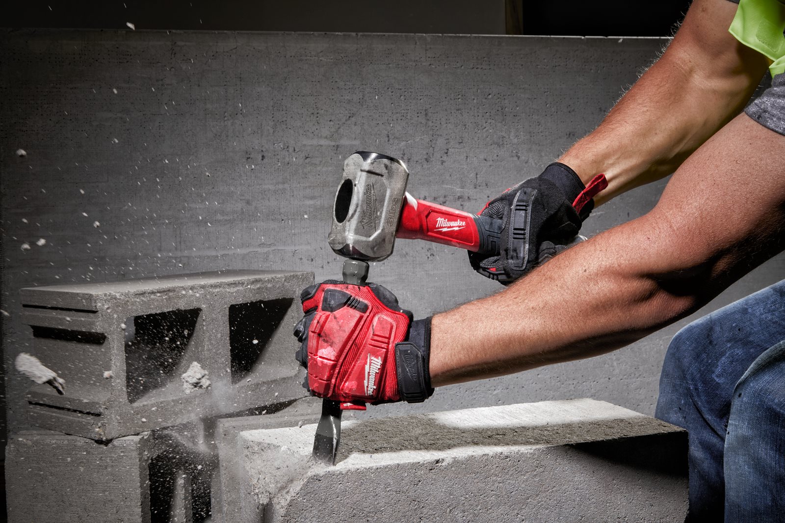 Ciocan 1.36 kg Milwaukee - in utilizare 2