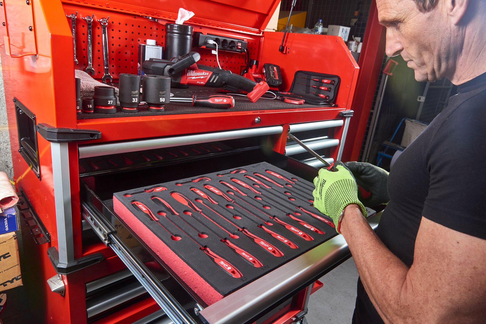 TOOLGUARD Dulap de scule mobil, cu 10 sertare, metalic, 117 cm Milwaukee SRC46-1 - in utilizare 10
