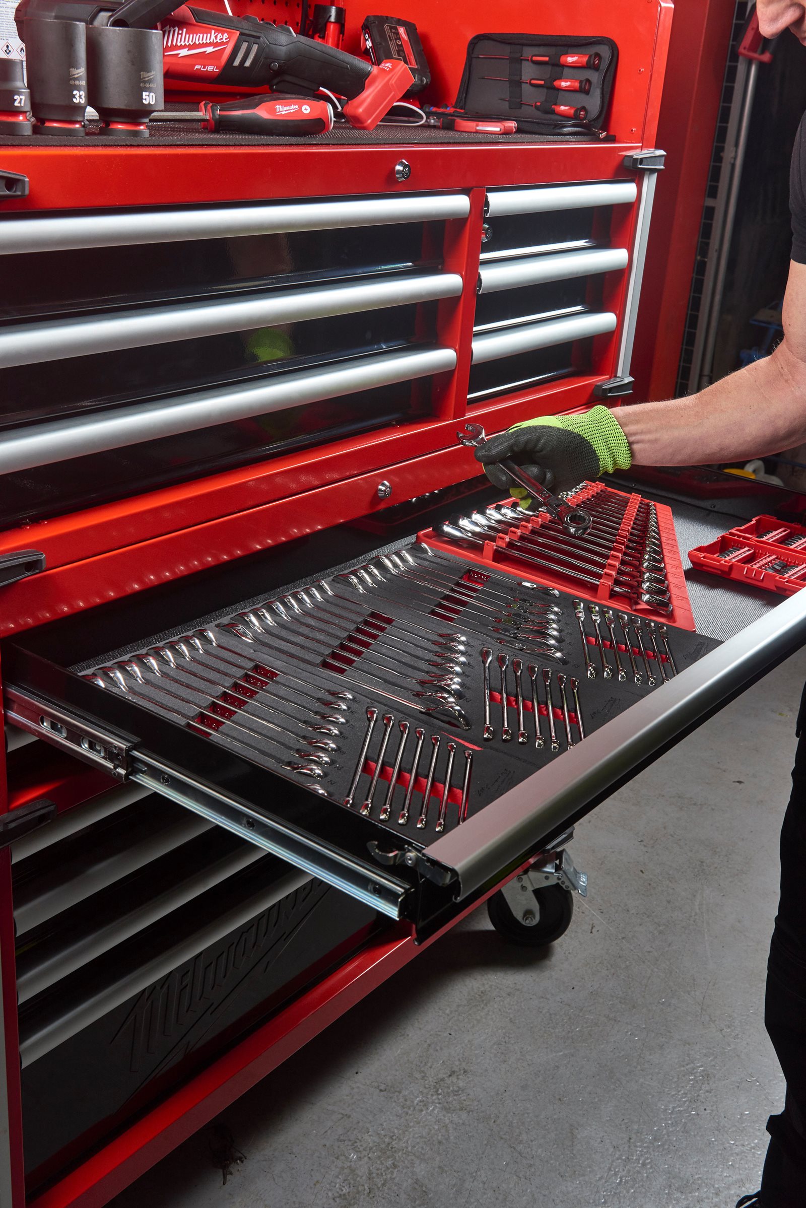 TOOLGUARD Dulap de scule mobil, cu 10 sertare, metalic, 117 cm Milwaukee SRC46-1 - in utilizare 14