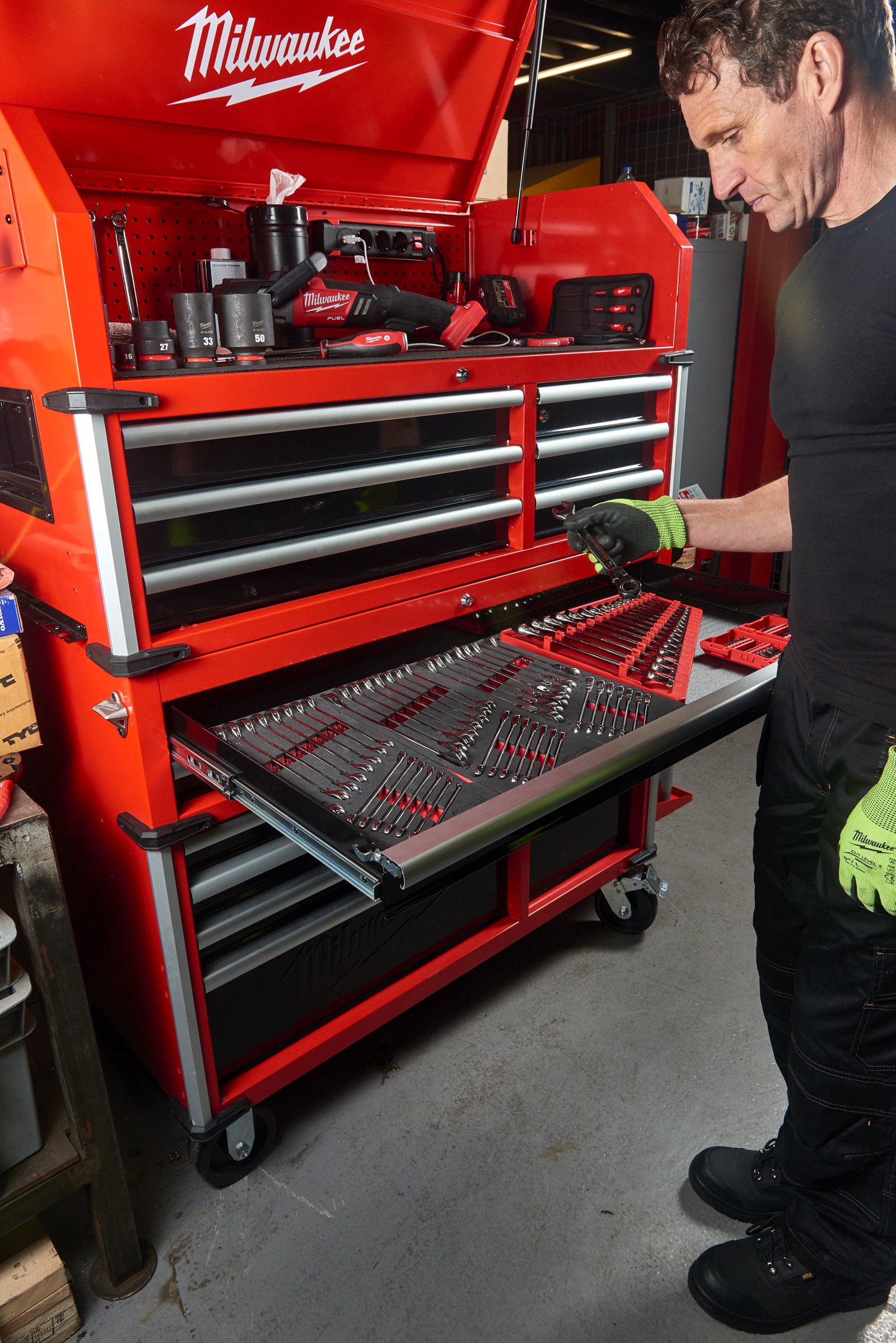 TOOLGUARD Dulap de scule mobil, cu 10 sertare, metalic, 117 cm Milwaukee SRC46-1 - in utilizare 15