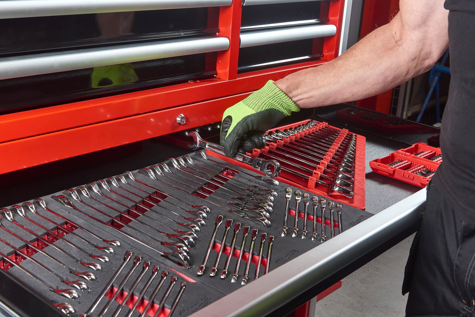 TOOLGUARD Dulap de scule mobil, cu 10 sertare, metalic, 117 cm Milwaukee SRC46-1 - in utilizare 16