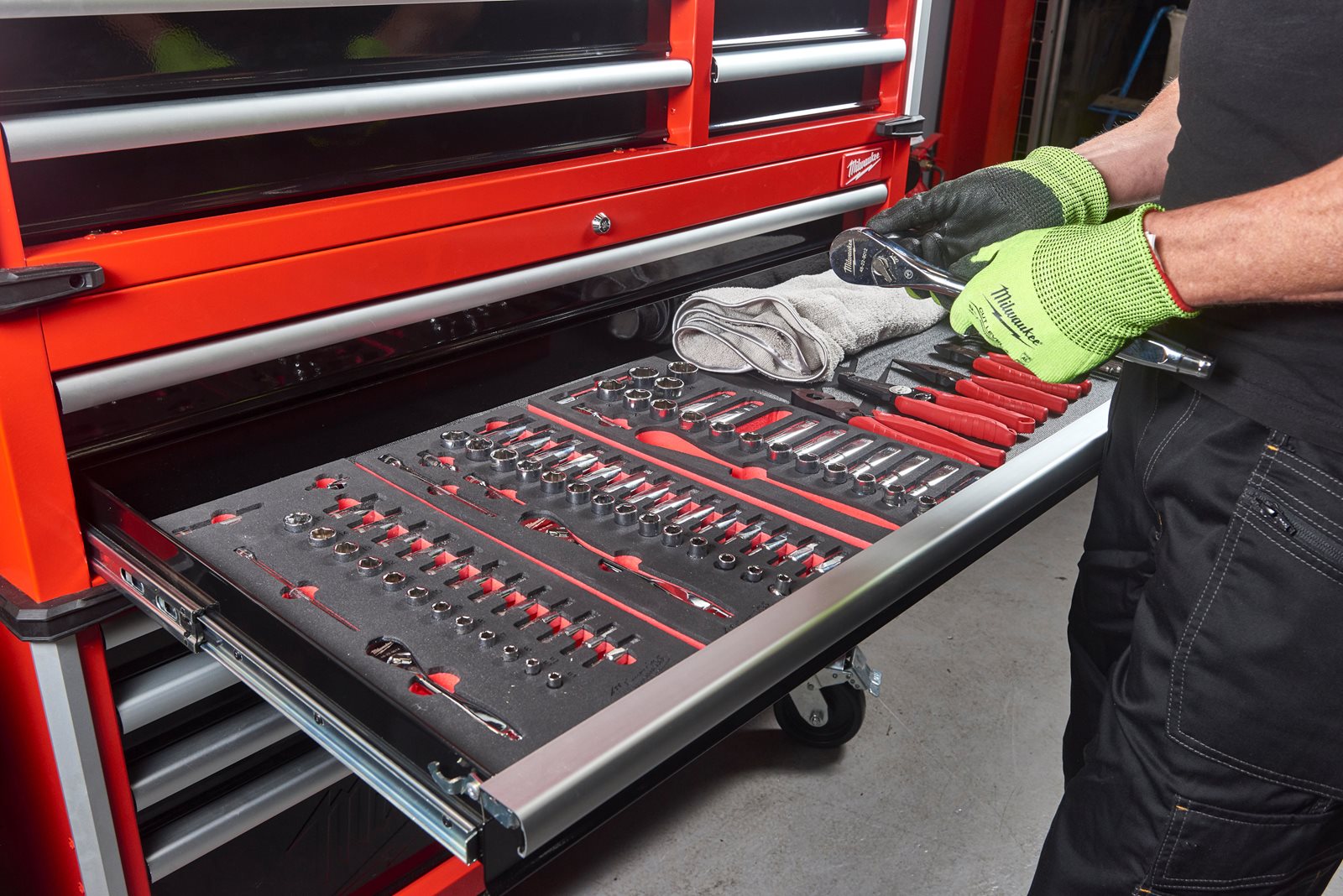TOOLGUARD Dulap de scule mobil, cu 10 sertare, metalic, 117 cm Milwaukee SRC46-1 - in utilizare 17
