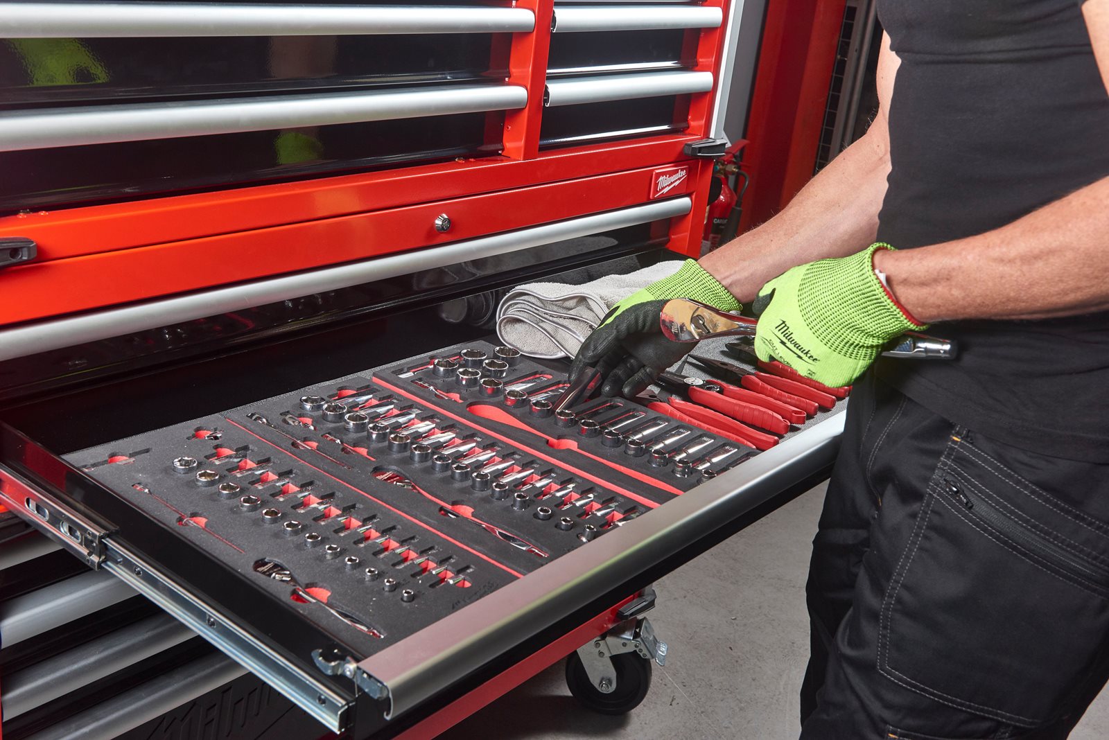 TOOLGUARD Dulap de scule mobil, cu 10 sertare, metalic, 117 cm Milwaukee SRC46-1 - in utilizare 18