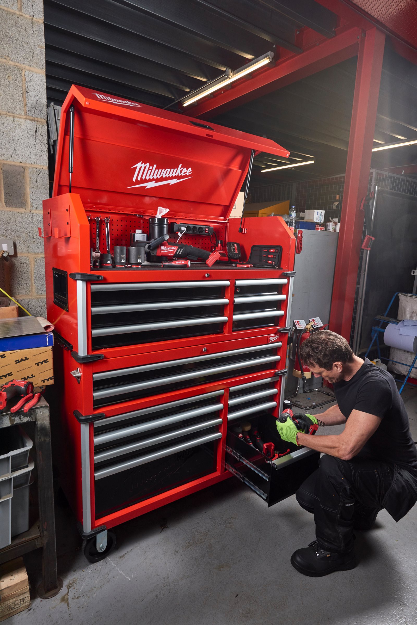 TOOLGUARD Dulap de scule mobil, cu 10 sertare, metalic, 117 cm Milwaukee SRC46-1 - in utilizare 5