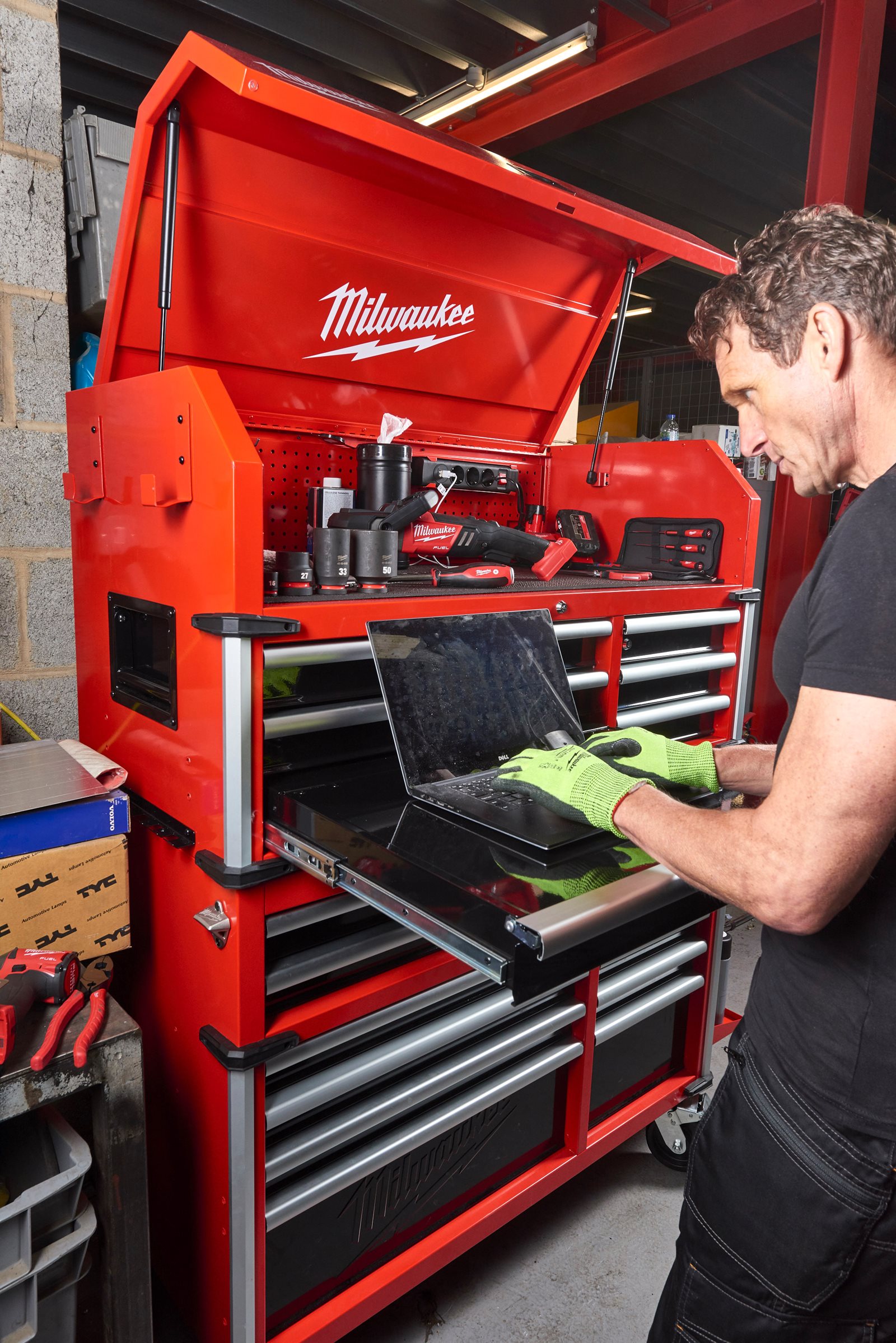 TOOLGUARD Dulap de scule mobil, cu 10 sertare, metalic, 117 cm Milwaukee SRC46-1 - in utilizare 7