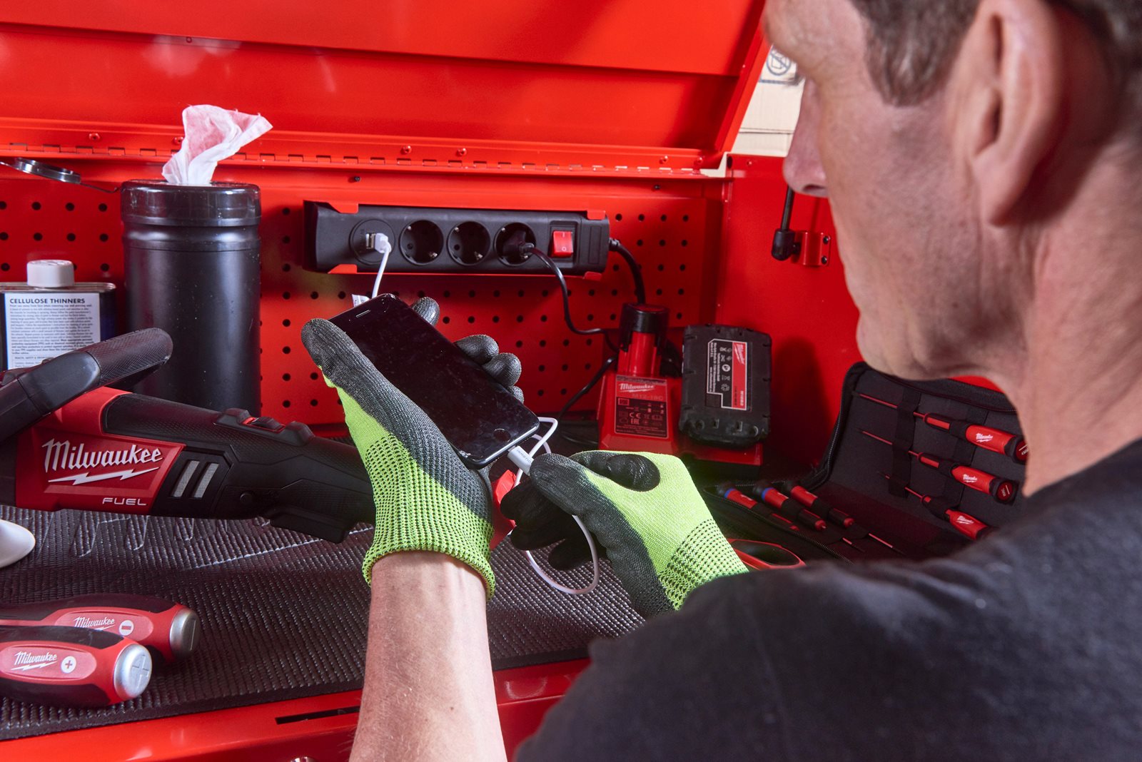 TOOLGUARD Dulap de scule mobil, cu 10 sertare, metalic, 117 cm Milwaukee SRC46-1 - in utilizare 9