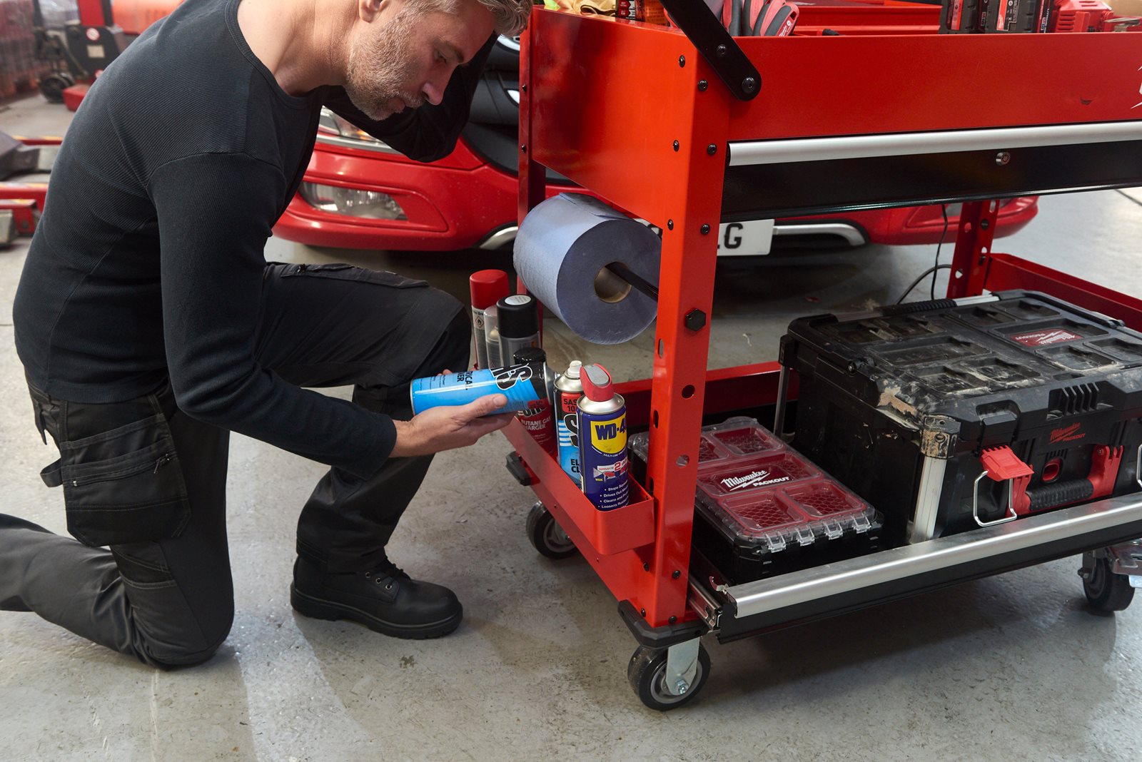 TOOLGUARD Cărucior mobil de scule, metalic 102 cm Milwaukee SWC40-1 - in utilizare 13