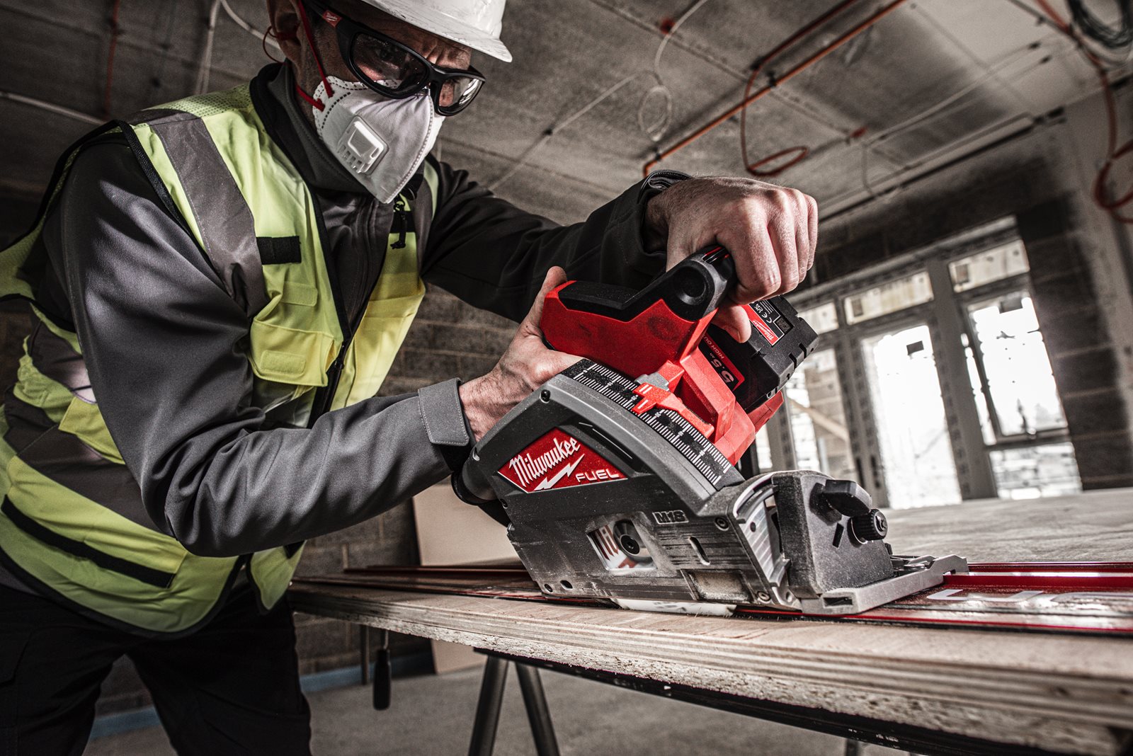 Șină de ghidare din aluminiu de 2.7 m Milwaukee GR 2700 - in utilizare 2