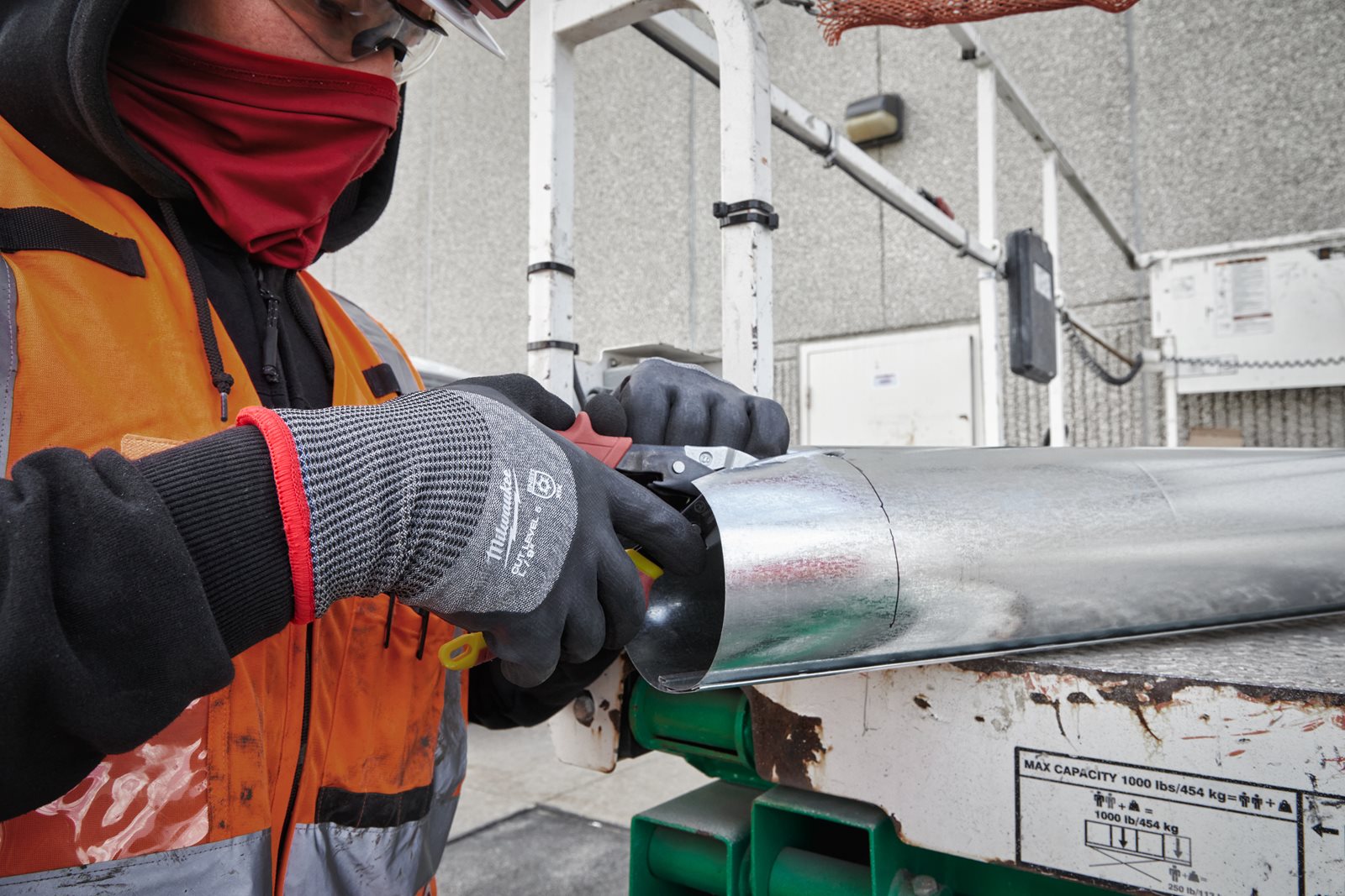Mănuși iarnă - nivel de tăiere E 1pc Milwaukee 4932479558 - in utilizare 1