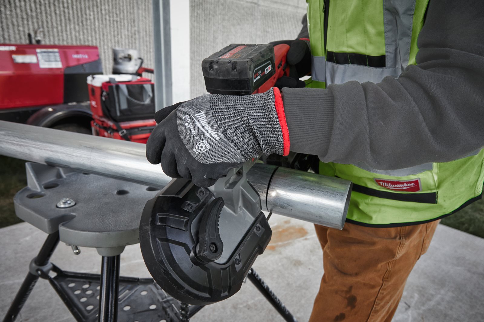 Mănuși iarnă - nivel de tăiere E 1pc Milwaukee 4932479558 - in utilizare 2