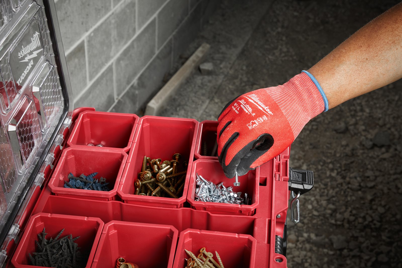 Mănuși rezistente la tăiere - B 1pc Milwaukee 4932479906 - in utilizare 1