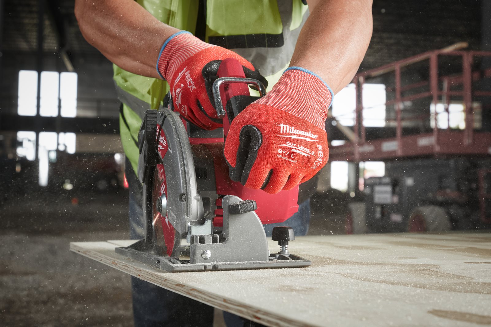 Mănuși rezistente la tăiere - B 1pc Milwaukee 4932479906 - in utilizare 2