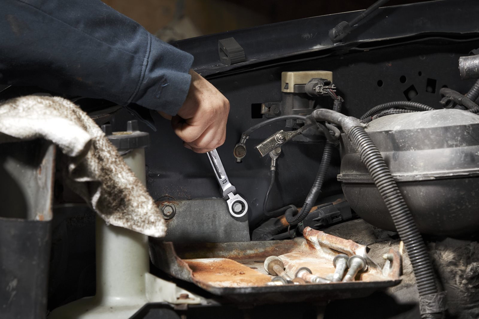 Chei fixe MAX BITE cu clichet și cap pivotant 8 mm Milwaukee - in utilizare 1