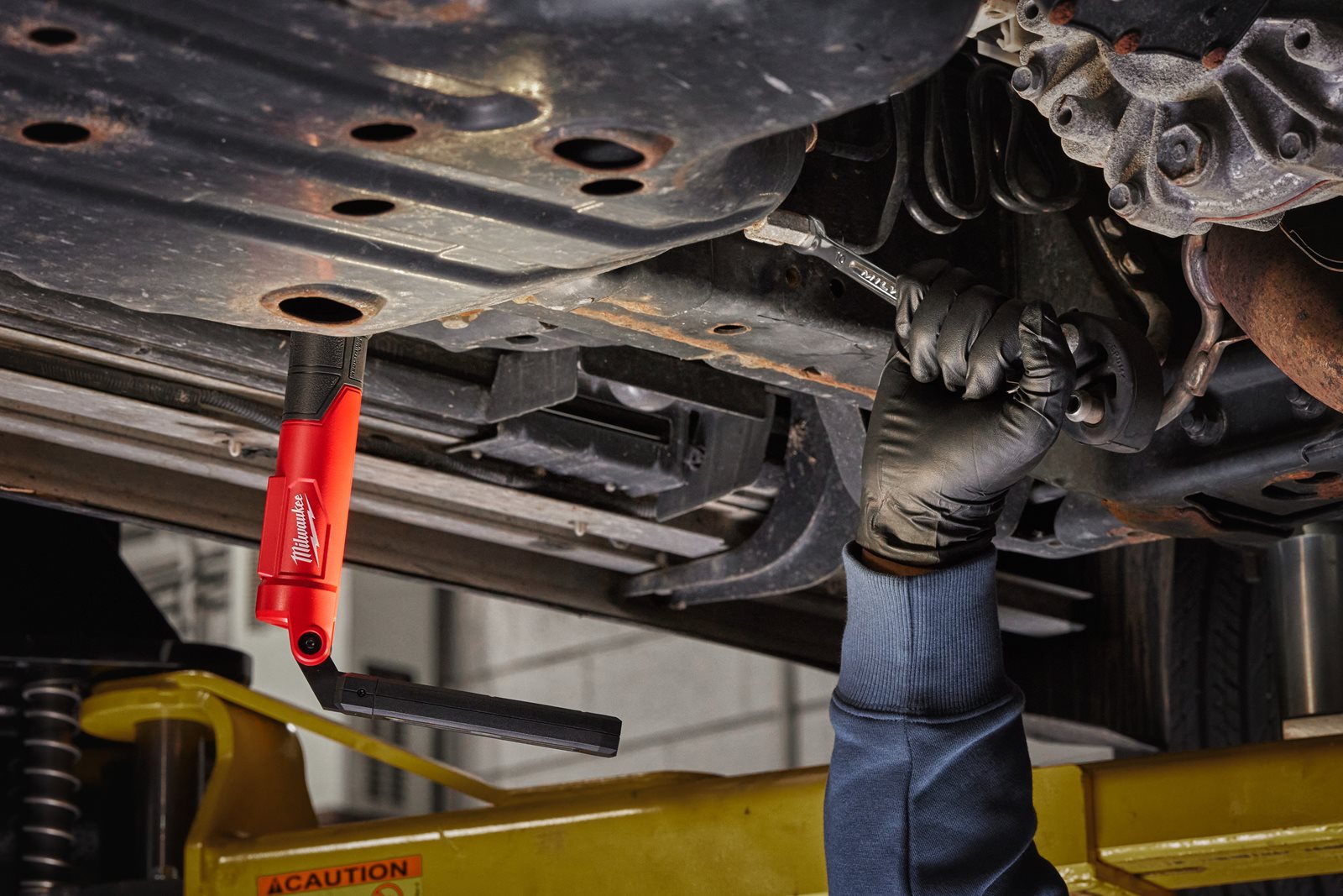 Chei combinate 11 mm Milwaukee 4932480575 - in utilizare 2