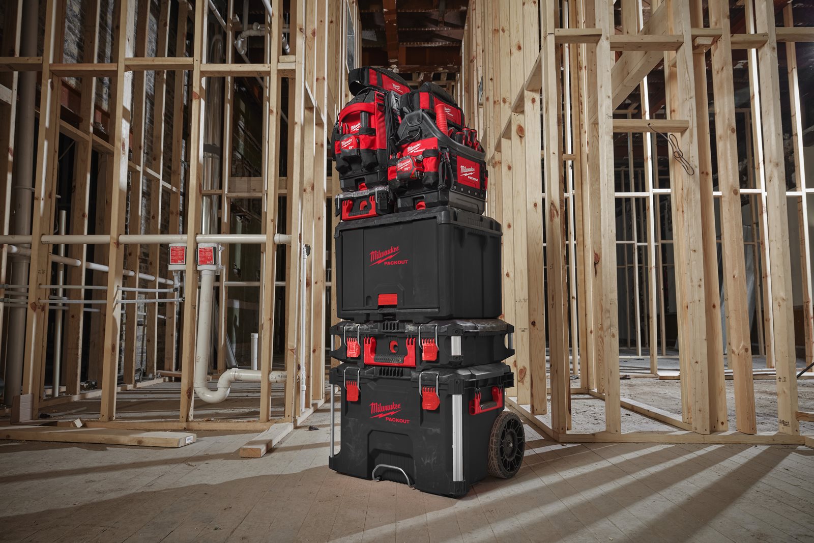 Cutie PACKOUT cu ușă glisantă Milwaukee - in utilizare 3