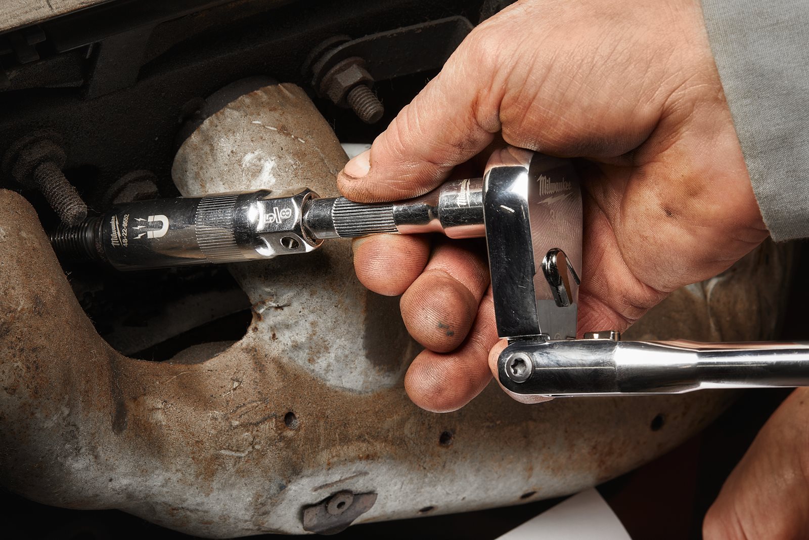 Chei tubulare 3/8" pentru bujii 9/16" Milwaukee - in utilizare 2