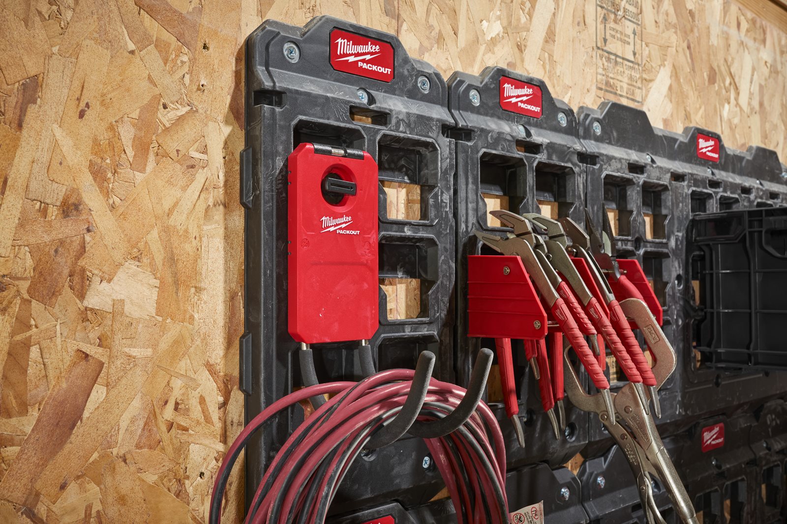 Cârlige PACKOUT Milwaukee 4932480701 - in utilizare 1