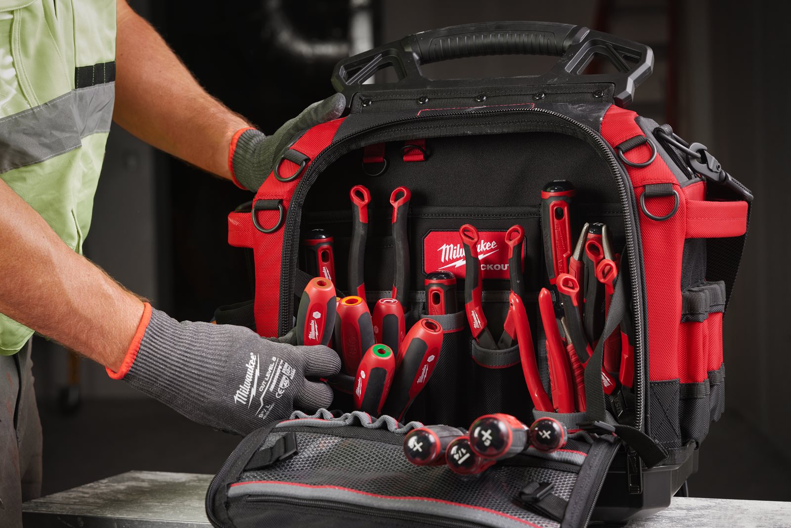 Șurubelniță cap hexagonal HOLLOWCORE 5 mm Milwaukee - in utilizare 1