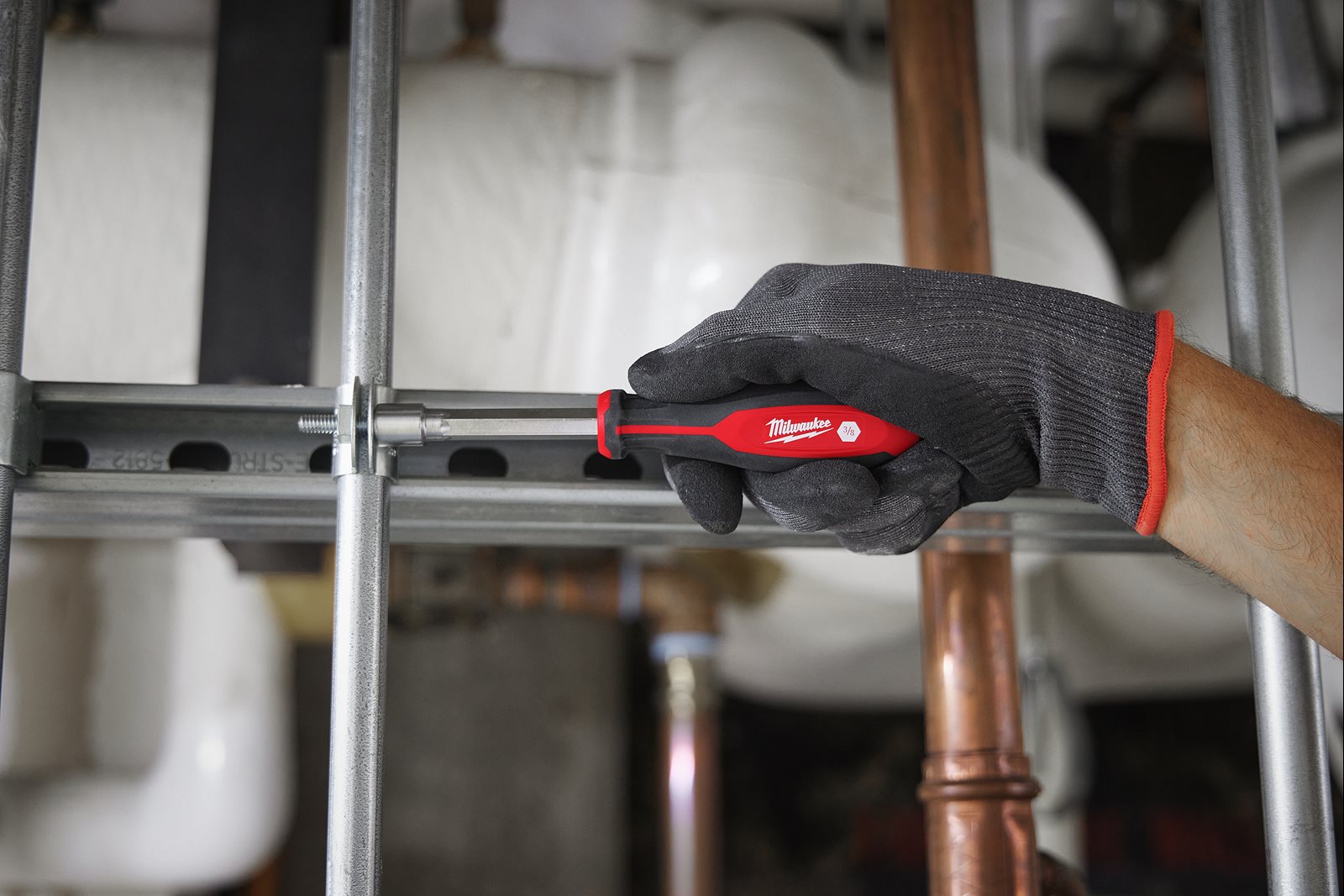 Șurubelniță cap hexagonal HOLLOWCORE 5 mm Milwaukee - in utilizare 3